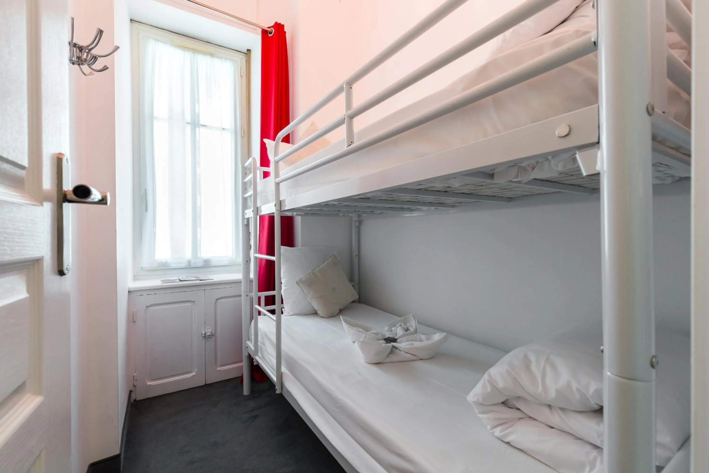 bunk bed, Bed in Nice Appart