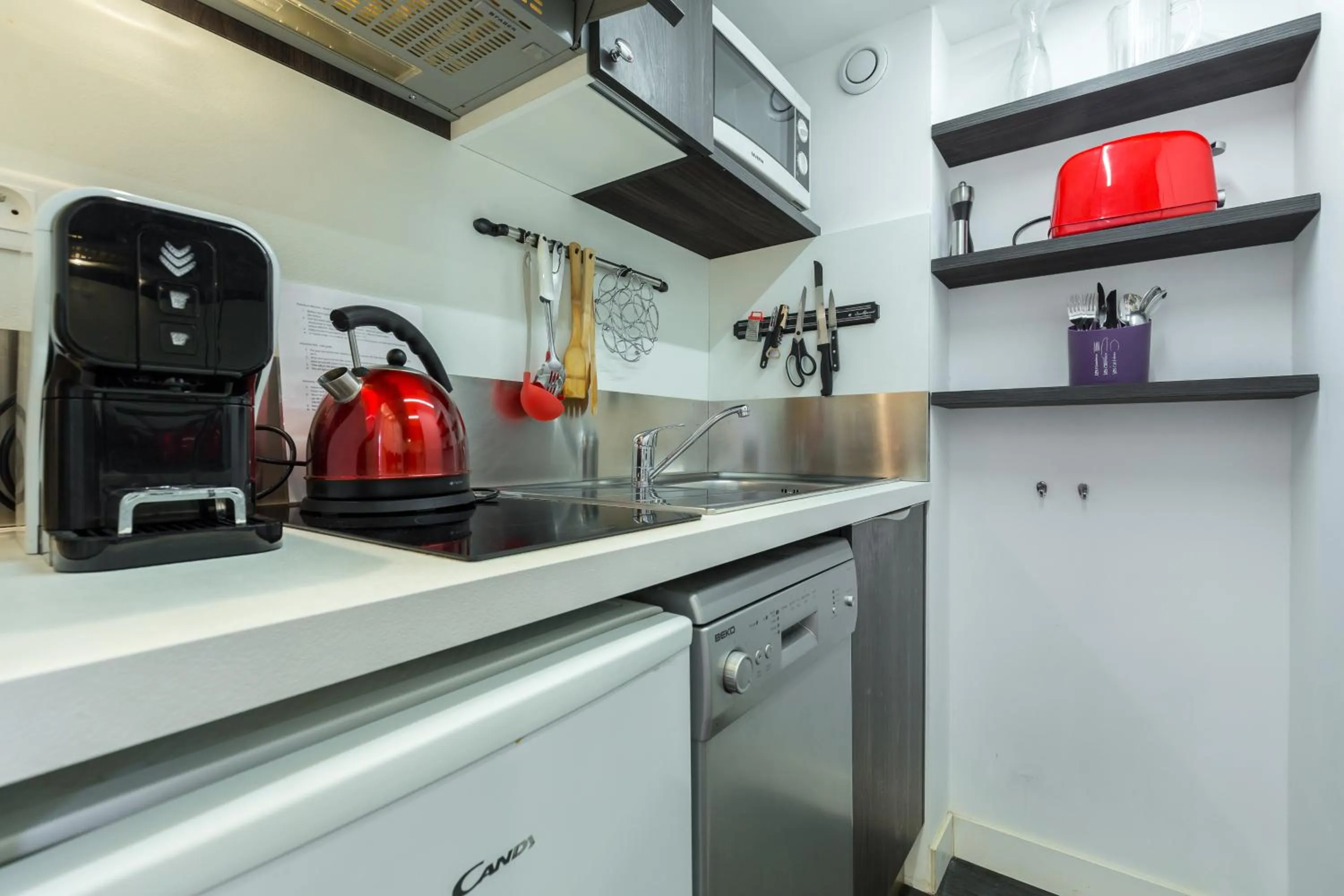 Coffee/tea facilities in Nice Appart