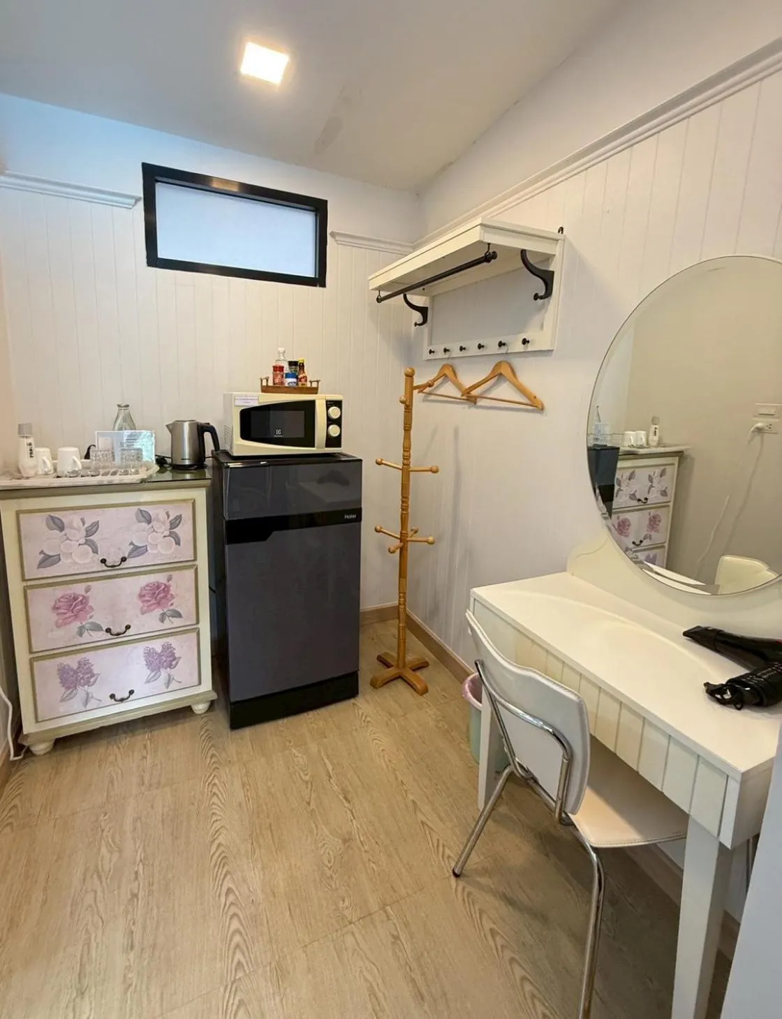 Coffee/tea facilities in La Riva Boutique Hotel