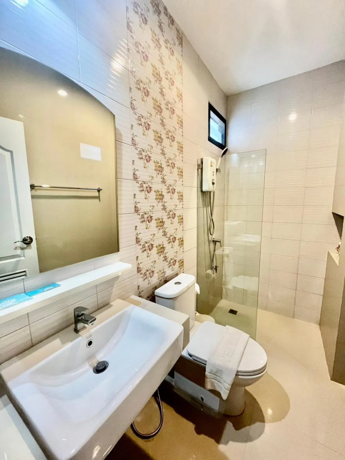 Shower in La Riva Boutique Hotel