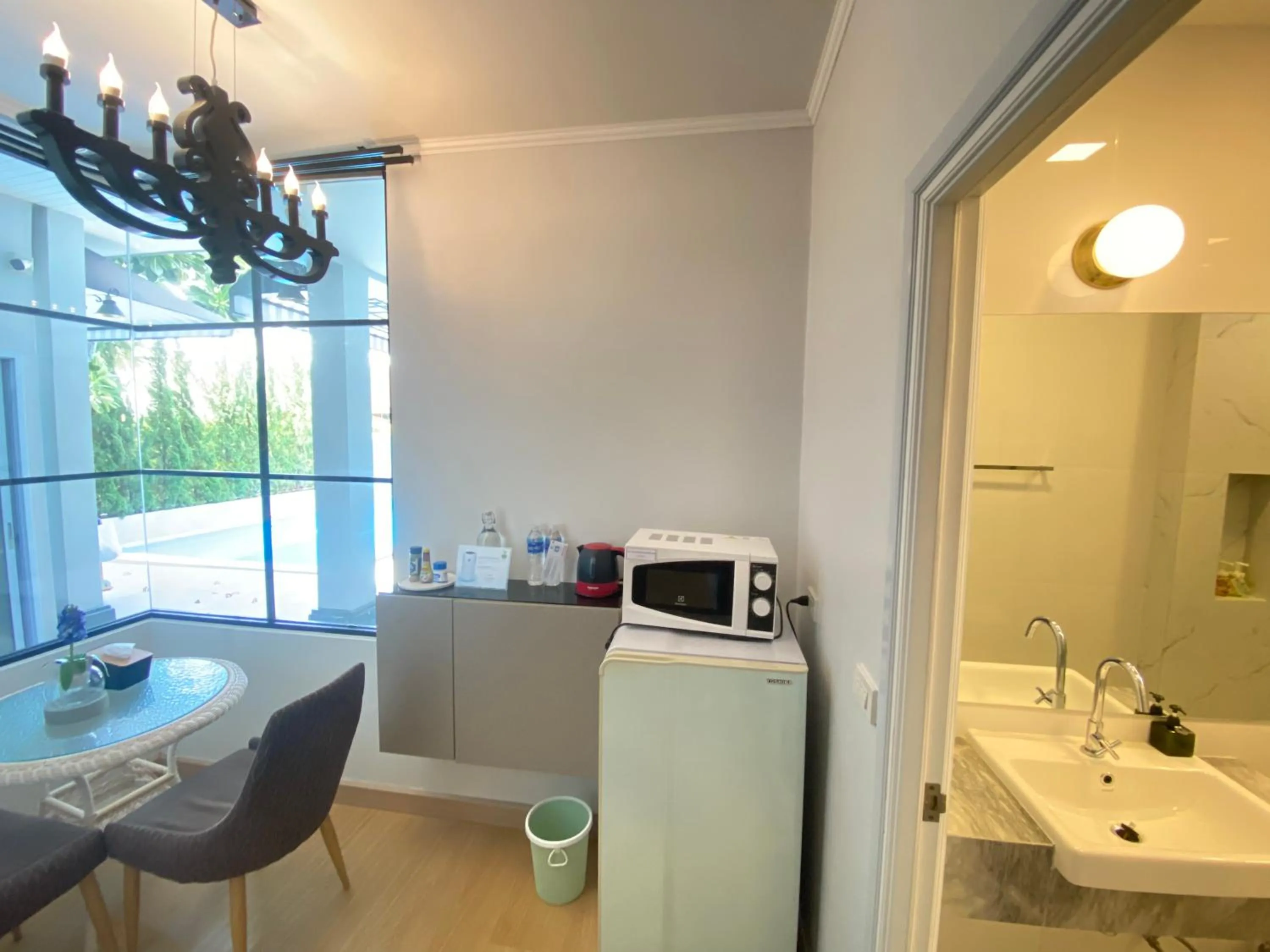 Coffee/tea facilities in La Riva Boutique Hotel