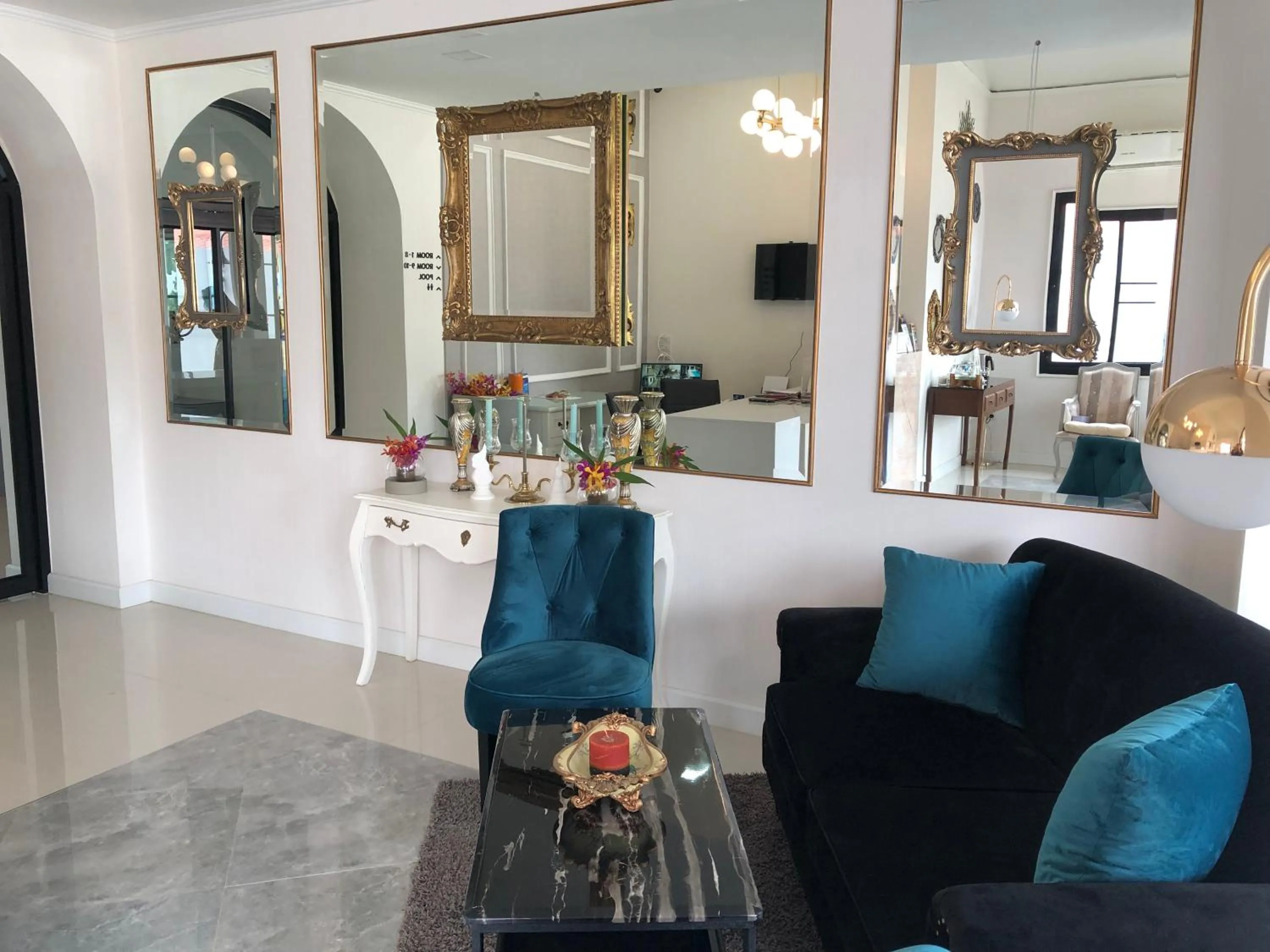 Decorative detail in La Riva Boutique Hotel