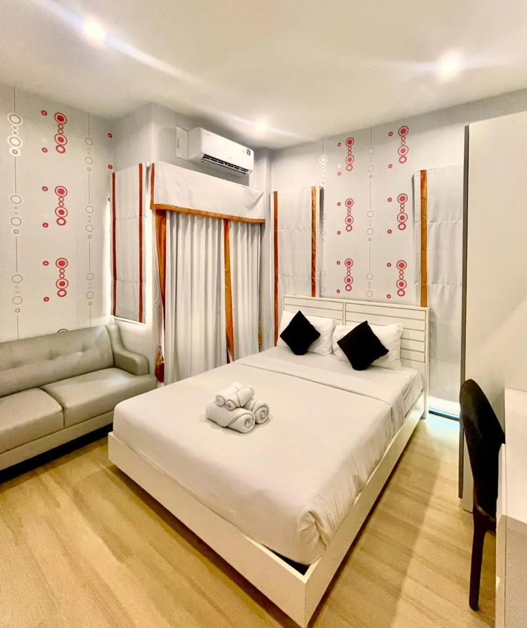 Photo of the whole room, Bed in La Riva Boutique Hotel