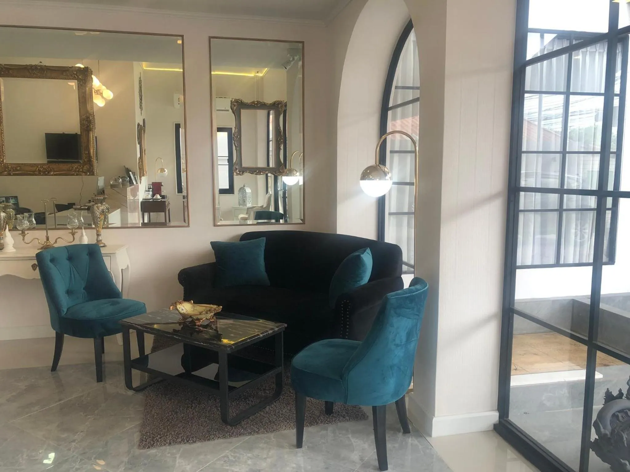 La Riva Boutique Hotel