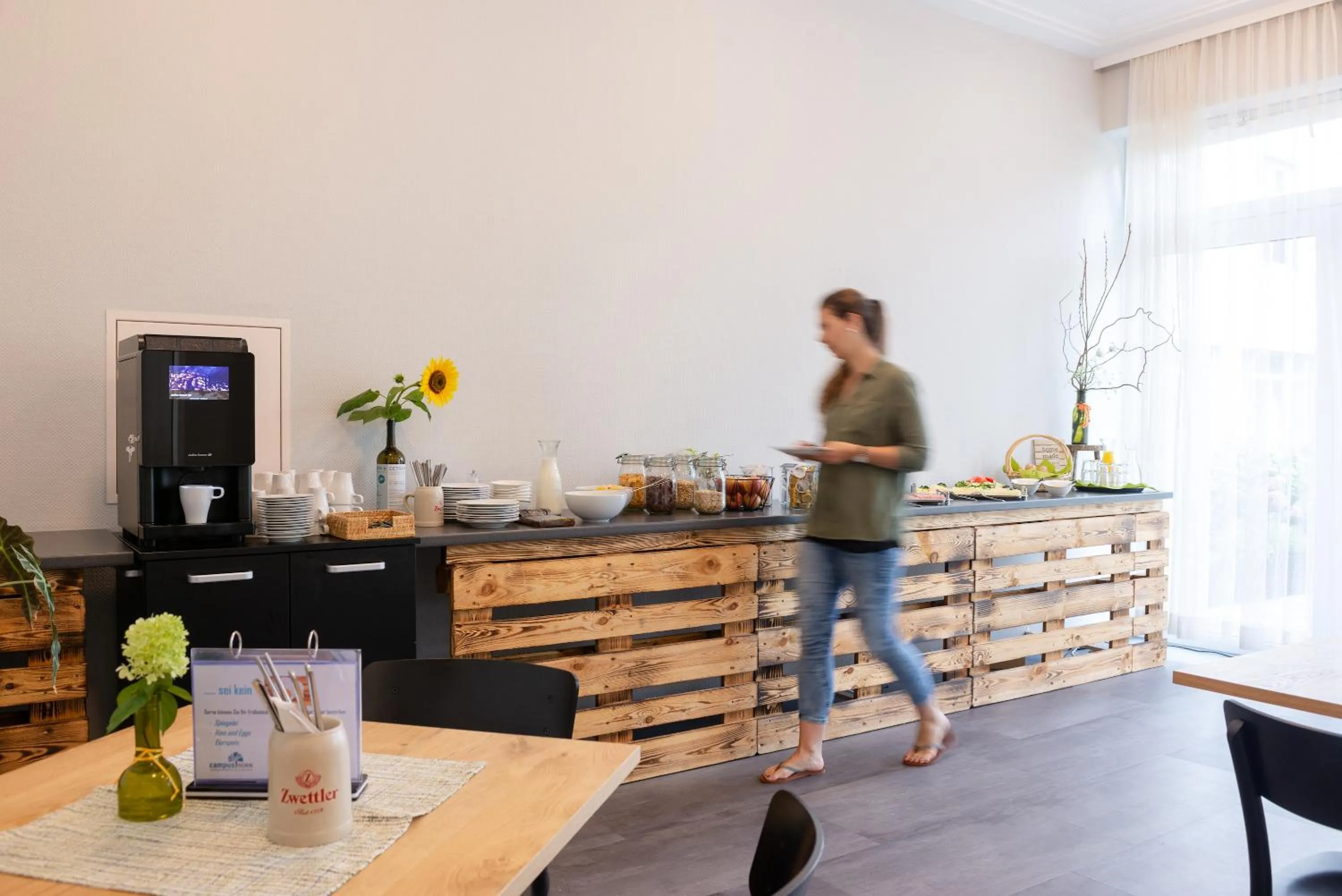 Continental breakfast in campus Horn