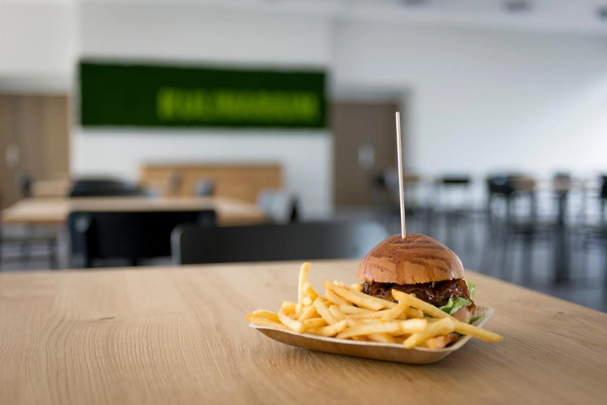 Restaurant/places to eat in campus Horn