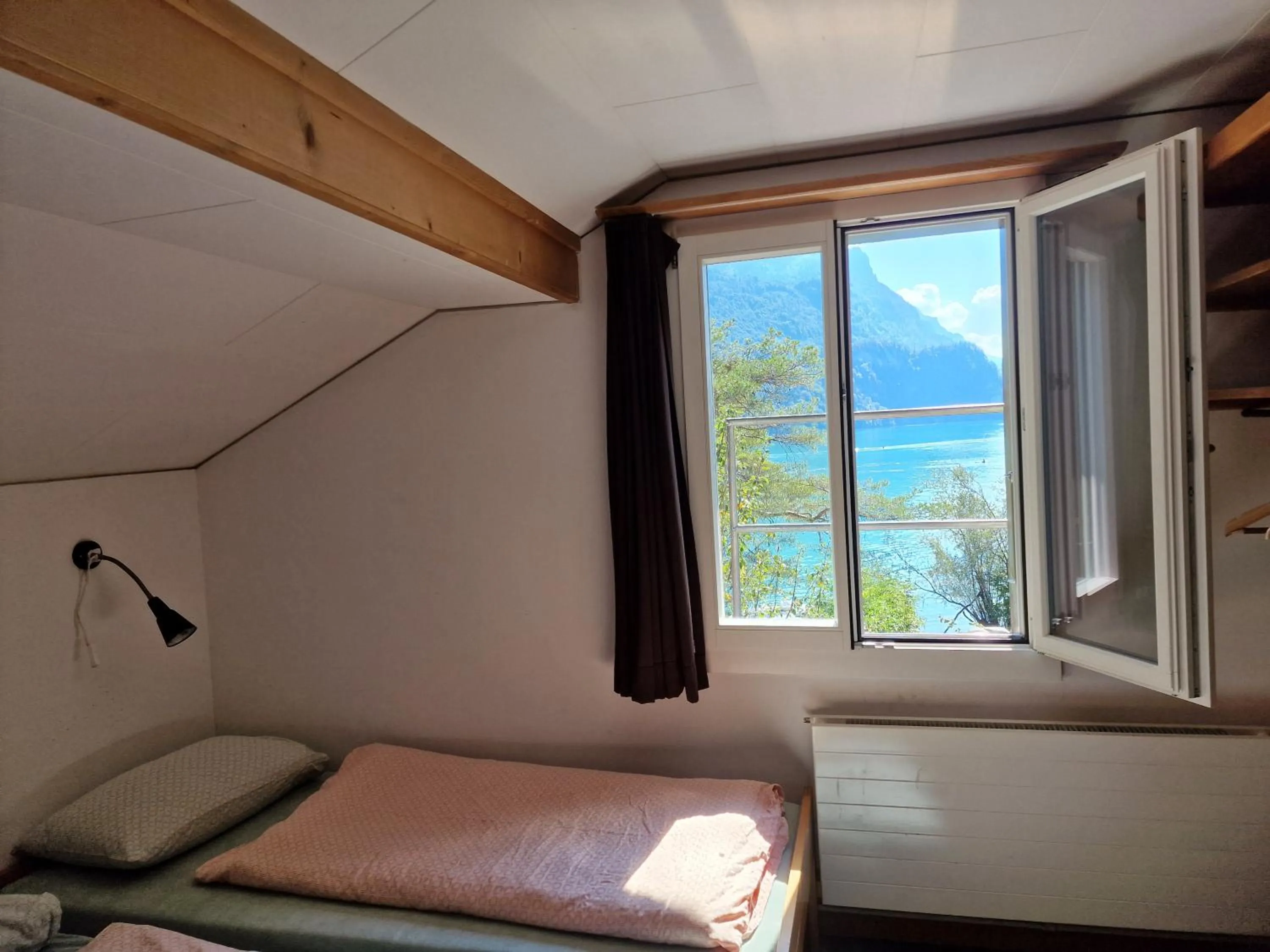 Photo of the whole room, Bed in Brienz Youth Hostel