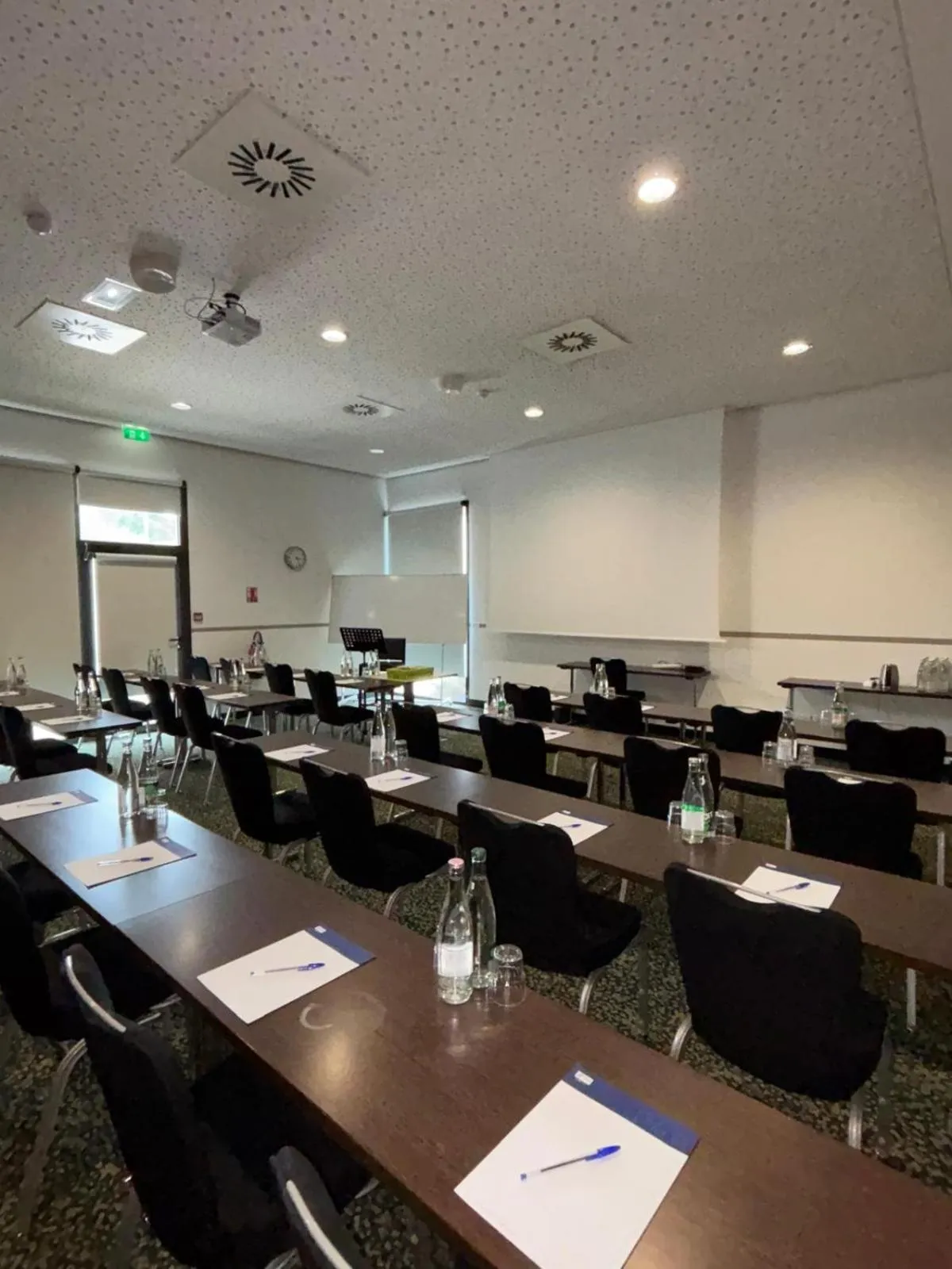 Meeting/conference room in Holiday Inn Express Montpellier - Odysseum by IHG