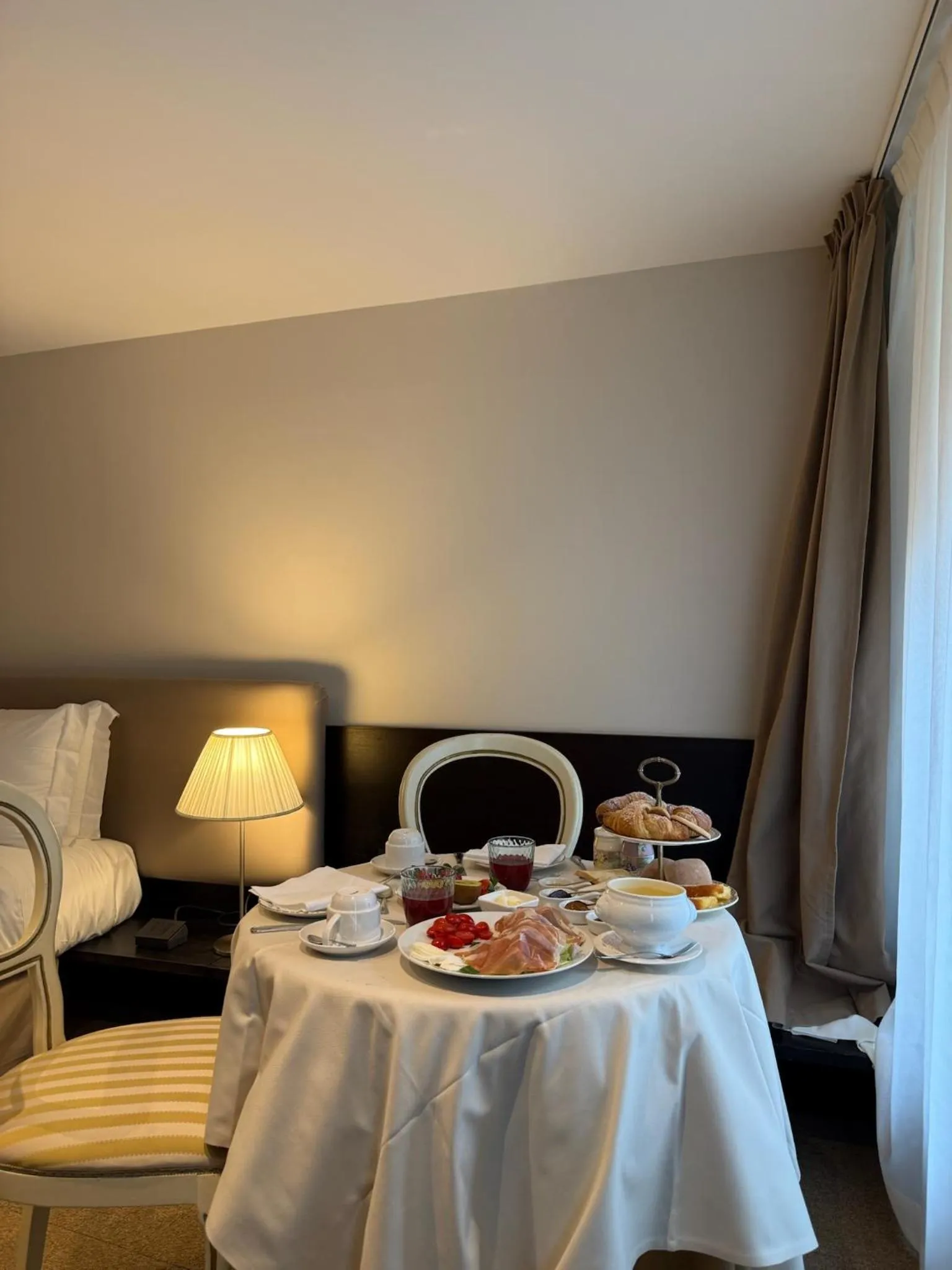 Food, Bed in Avogaria 5 Rooms