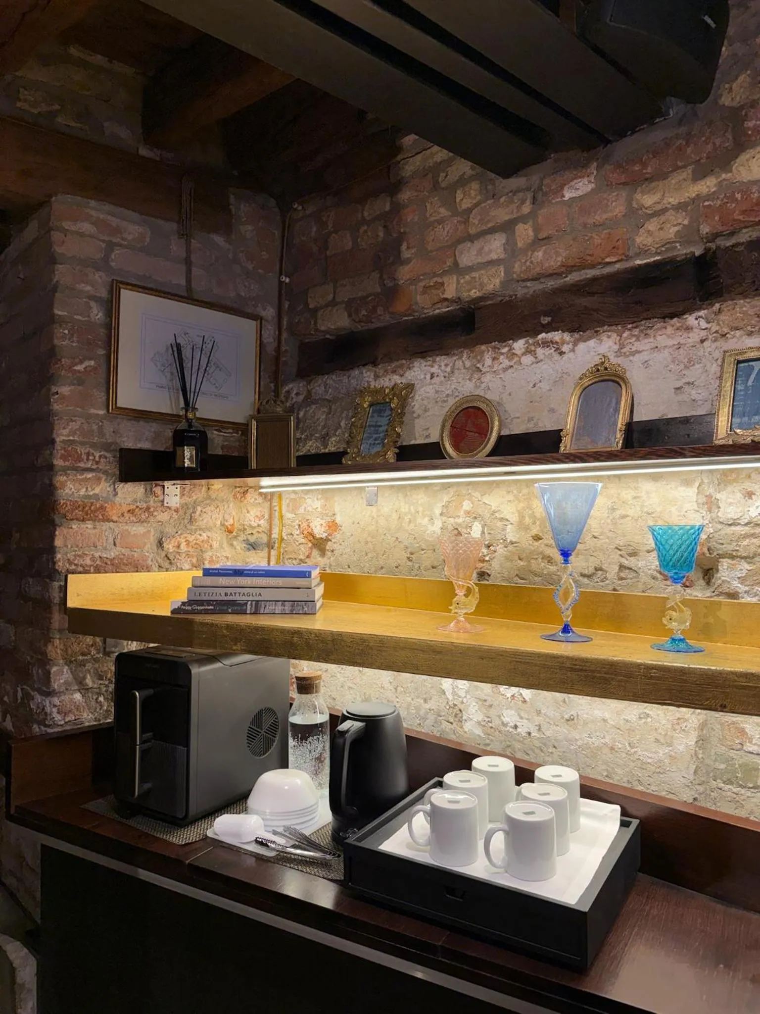 Coffee/tea facilities in Avogaria 5 Rooms