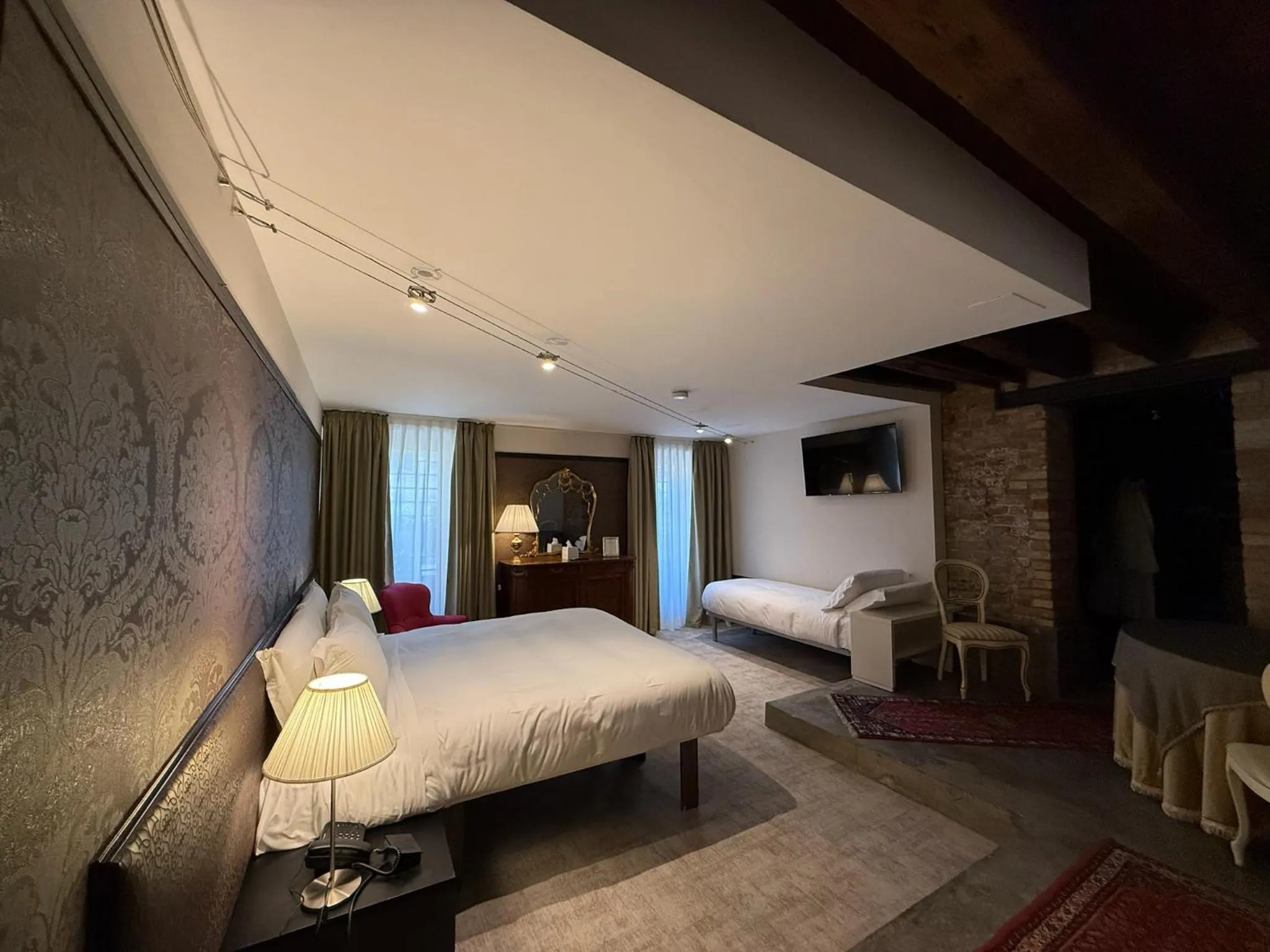 Photo of the whole room, Bed in Avogaria 5 Rooms