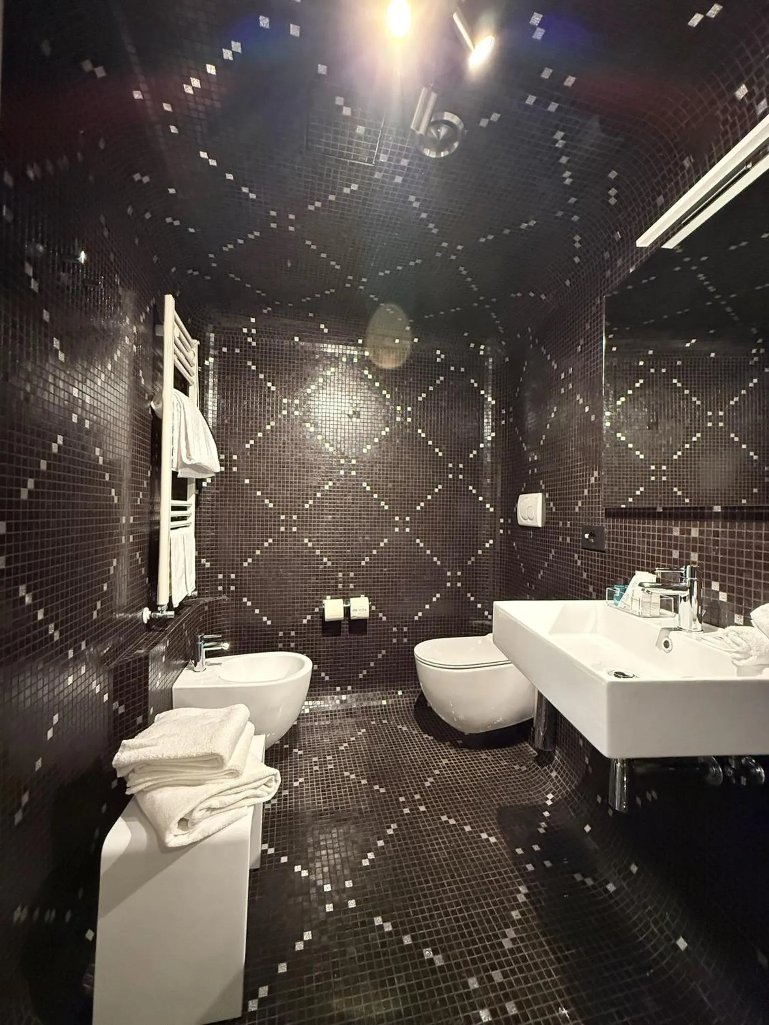 Shower in Avogaria 5 Rooms