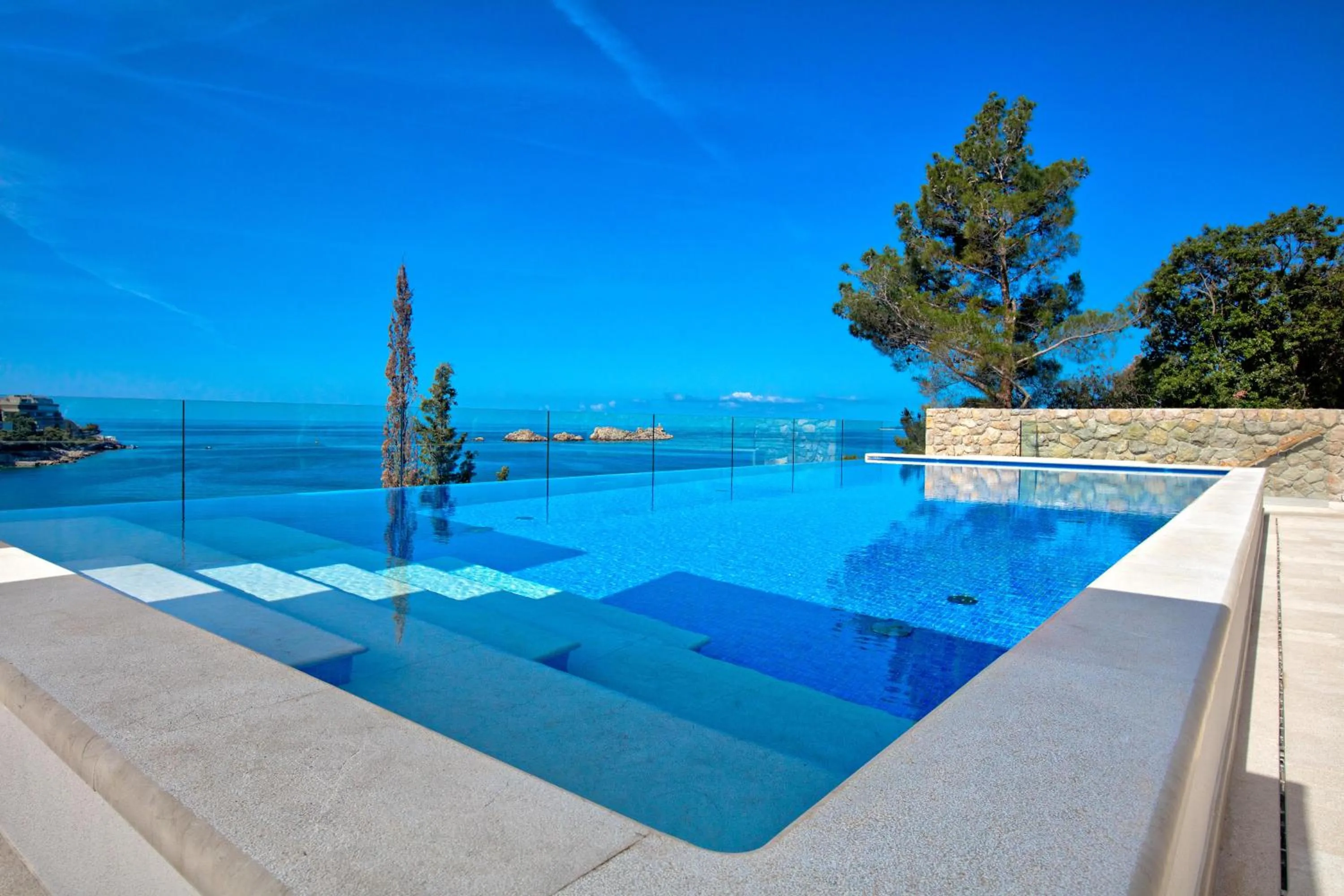 Swimming pool in Villa Malo More