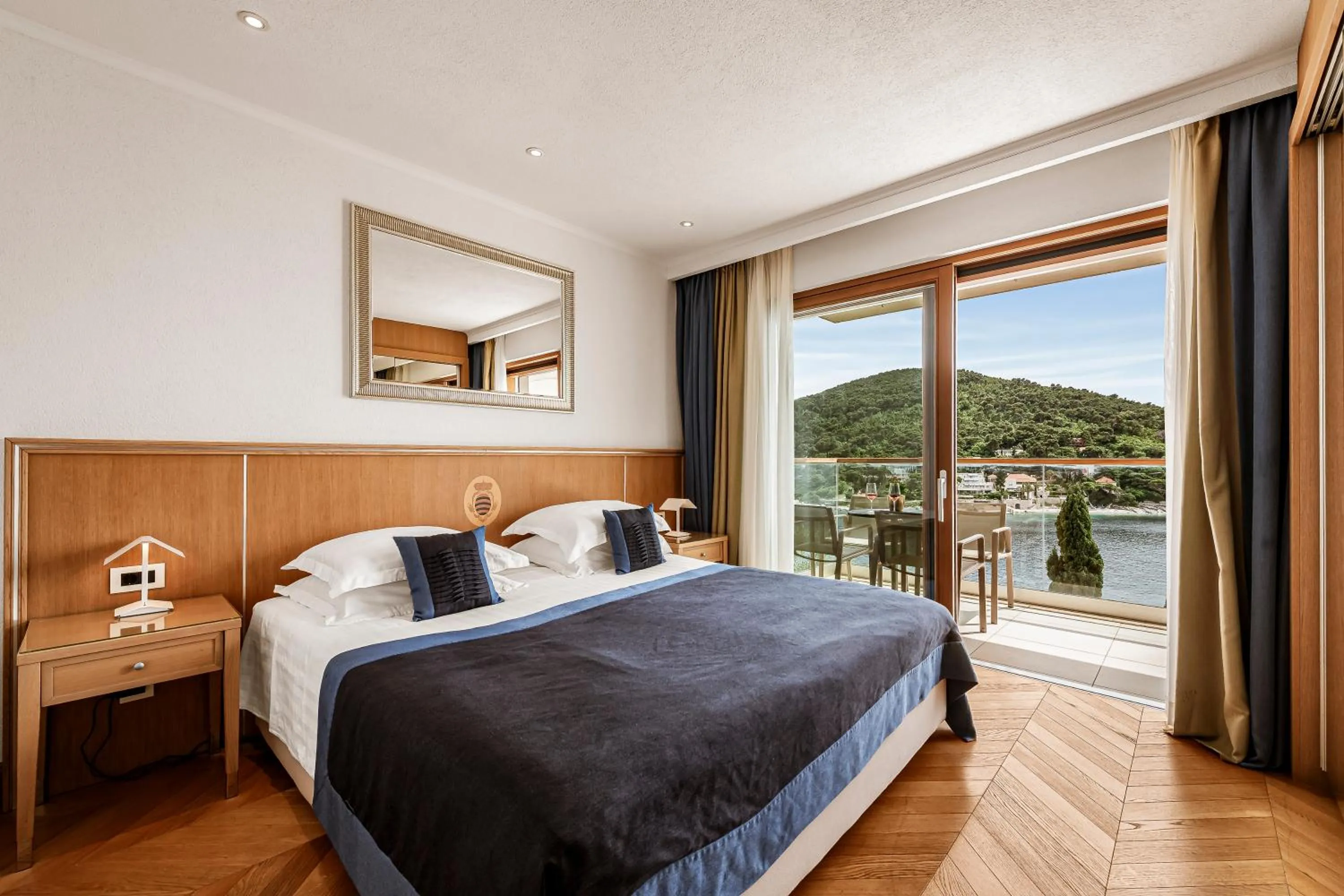 Bed in Villa Malo More