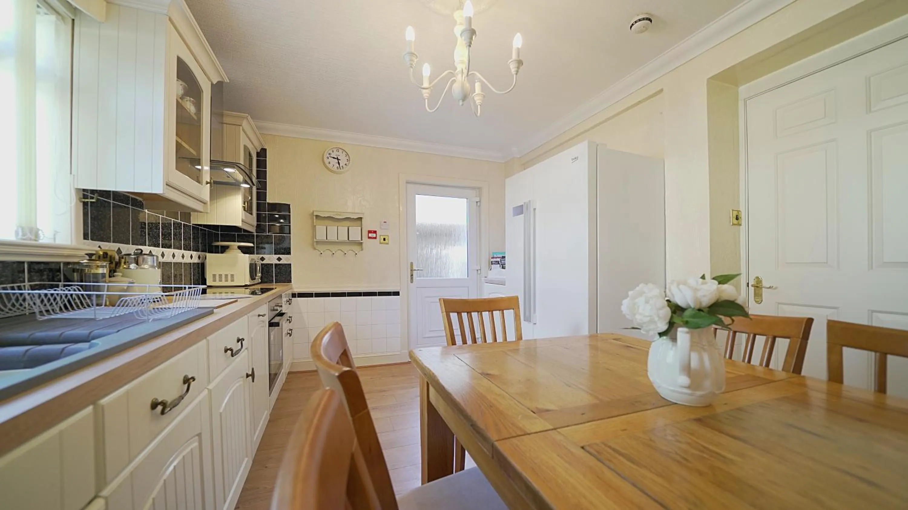 Kitchen or kitchenette in The Old Tramhouse Self Catering Apartments