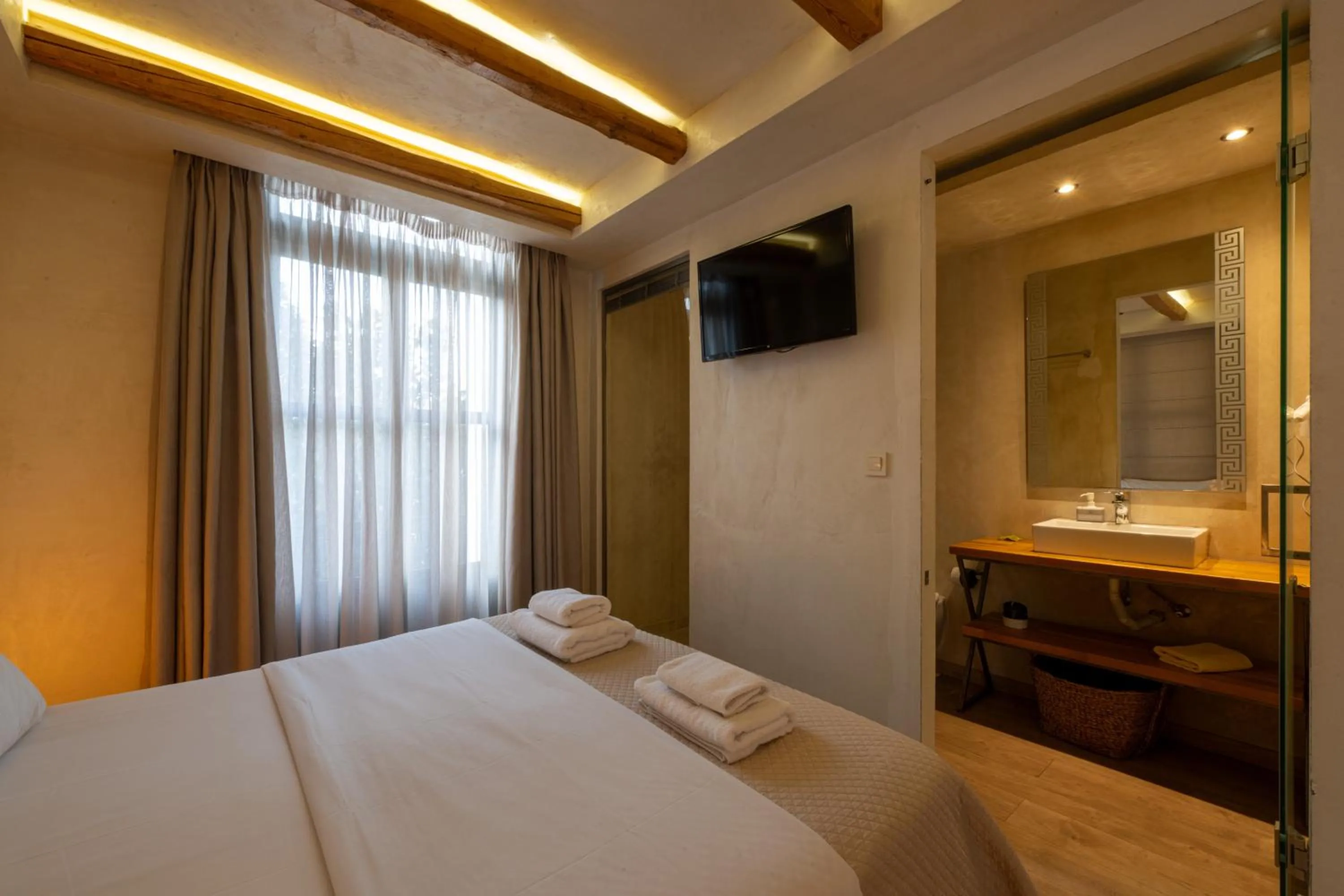 Photo of the whole room, Bed in Panellinion Luxury Rooms