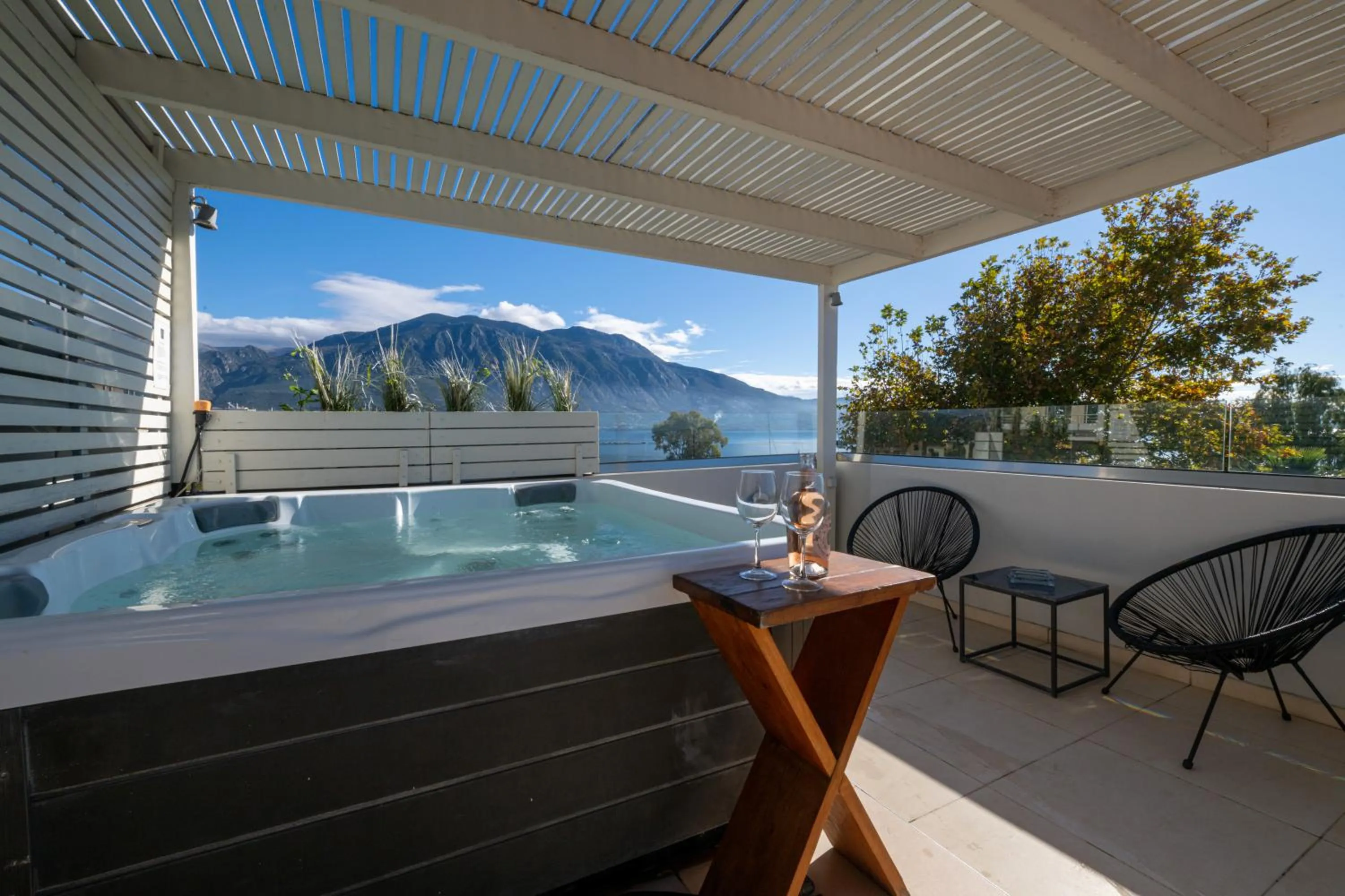 Hot Tub in Panellinion Luxury Rooms