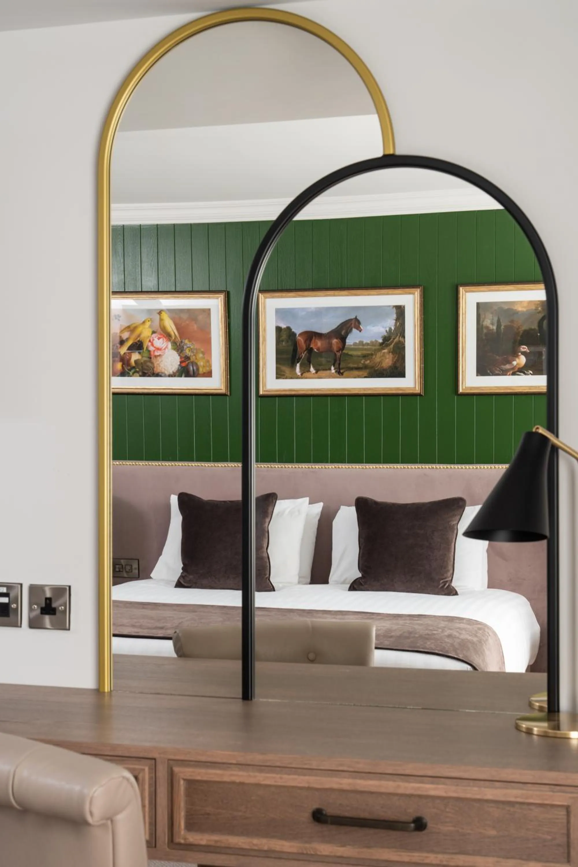 Bed in Ivanhoe Inn and Hotel