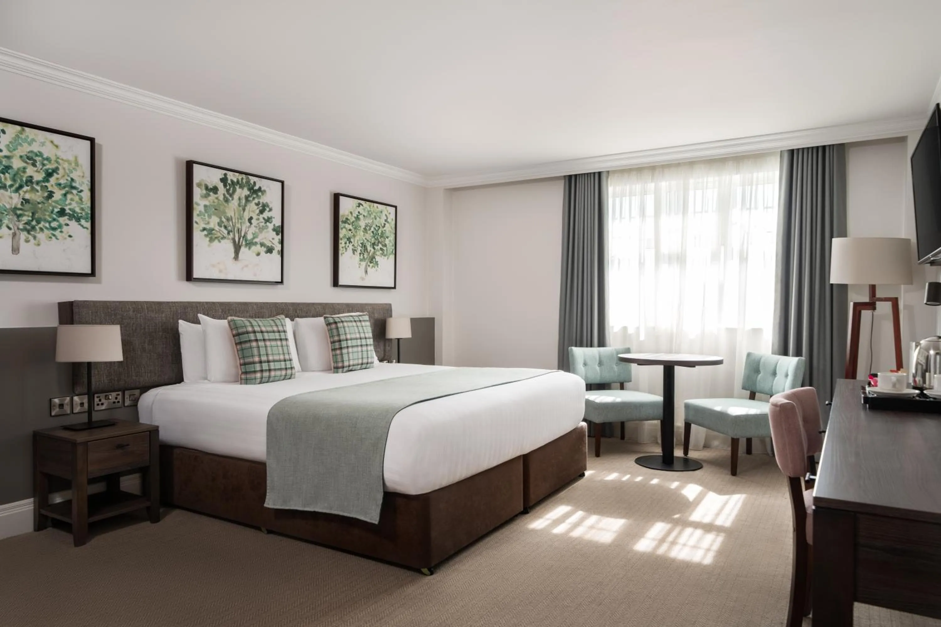 Bed in Ivanhoe Inn and Hotel