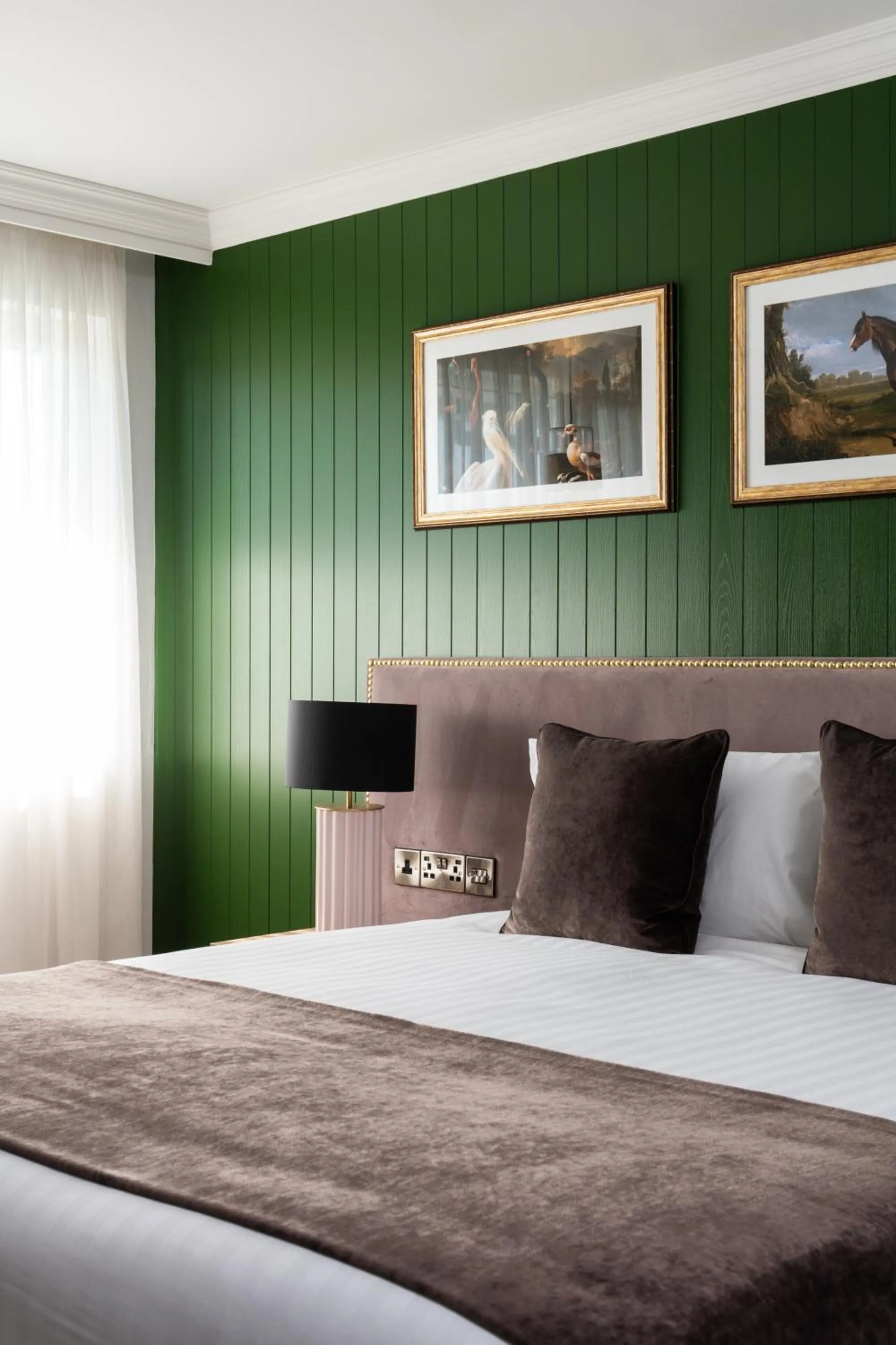 Bed in Ivanhoe Inn and Hotel