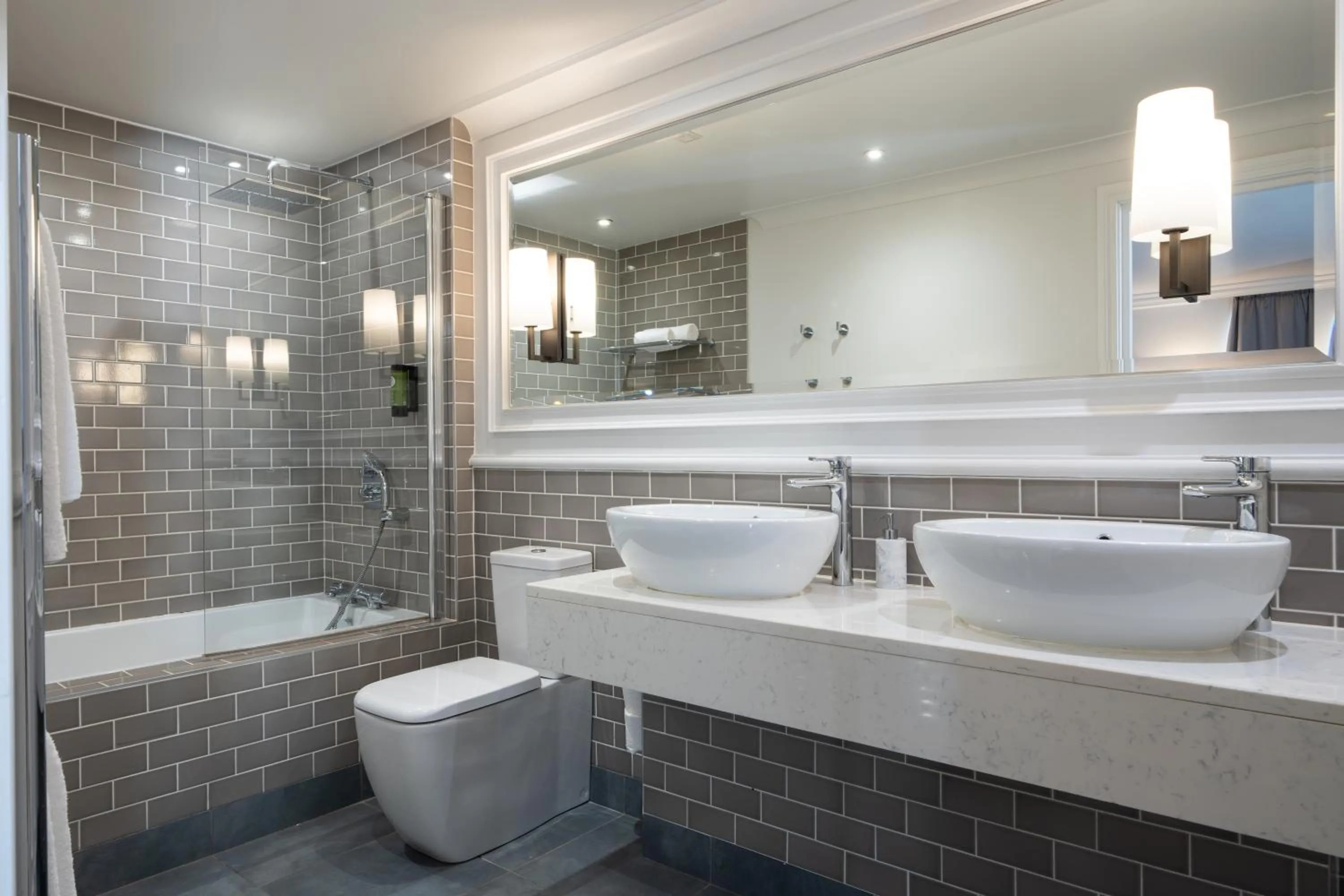 Ivanhoe Inn and Hotel