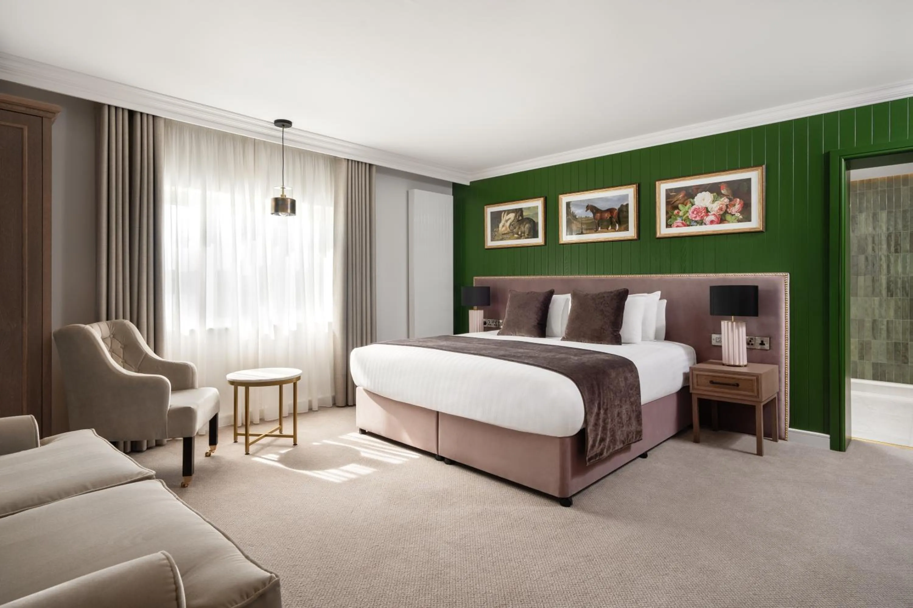 Bed in Ivanhoe Inn and Hotel