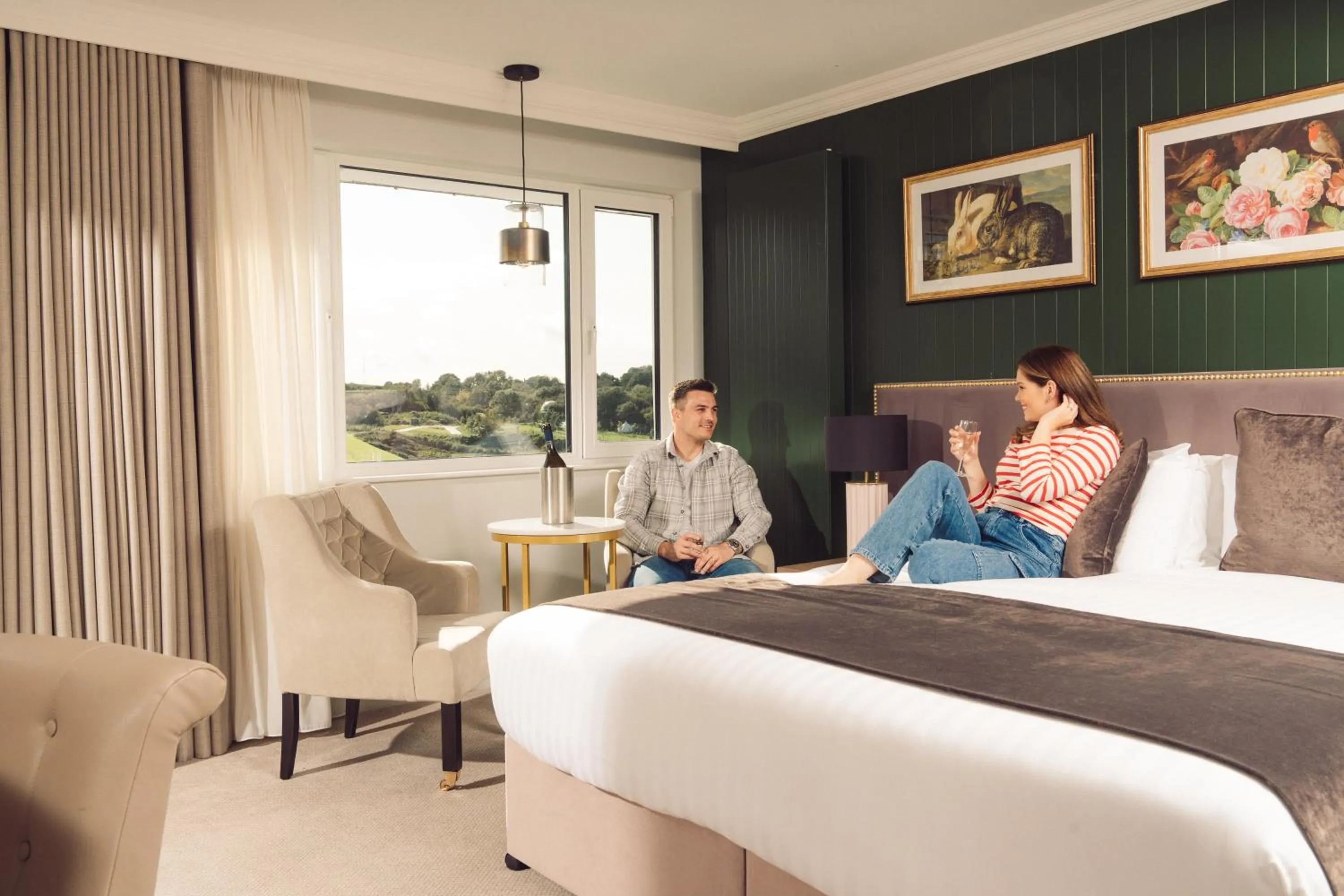 Bed in Ivanhoe Inn and Hotel