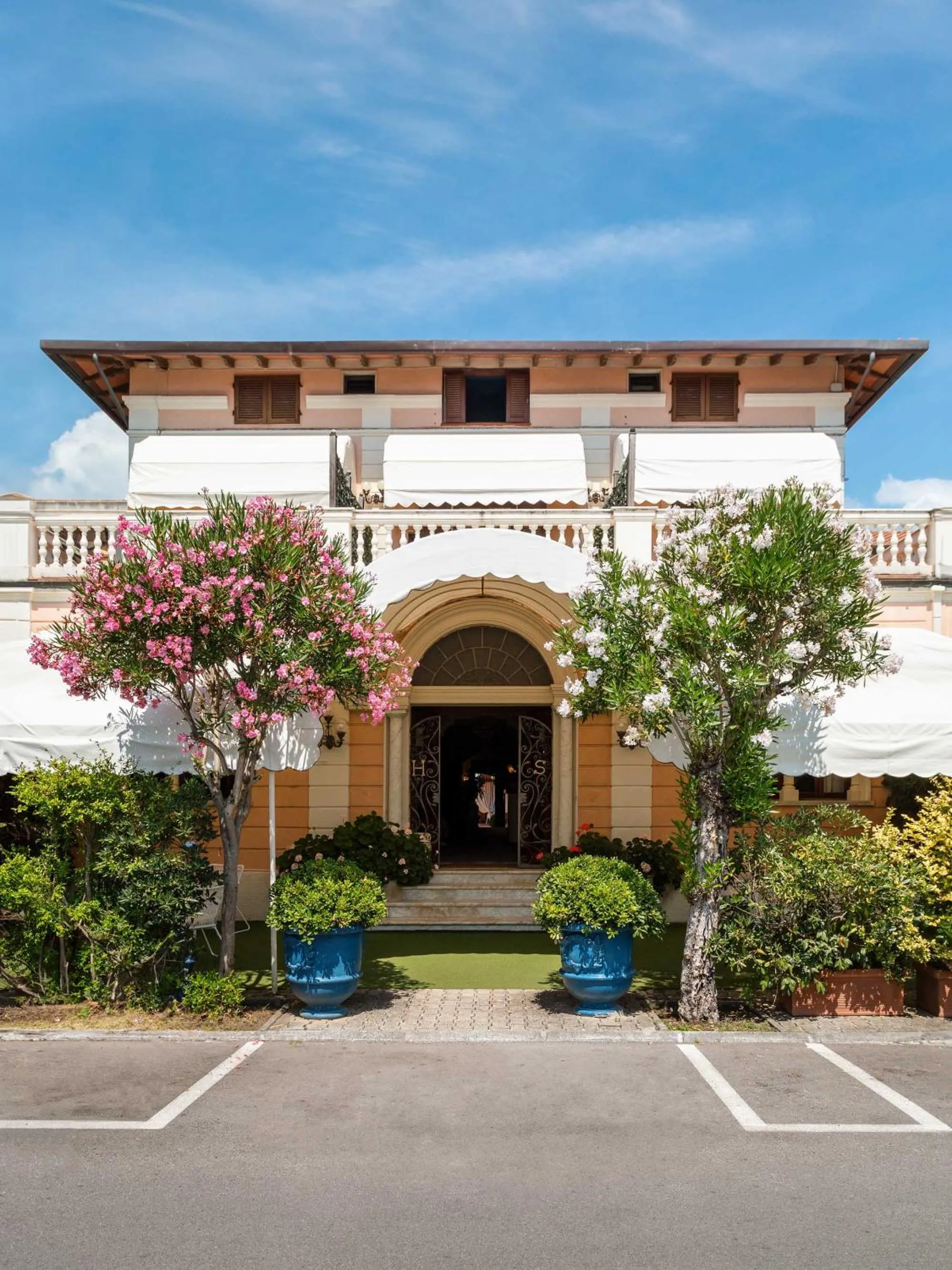 Property building in Hotel Sonia