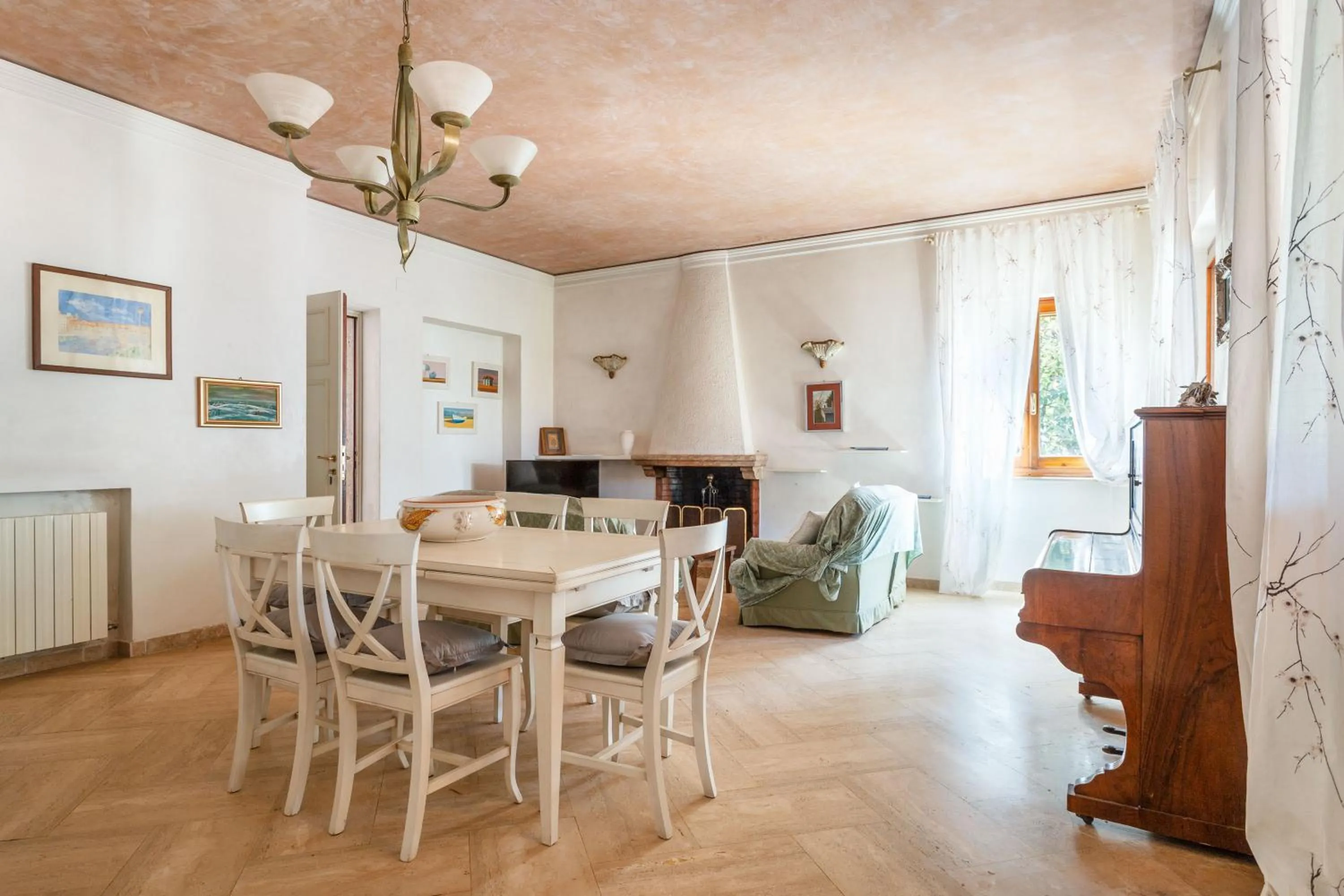 Communal lounge/ TV room in Hotel Sonia