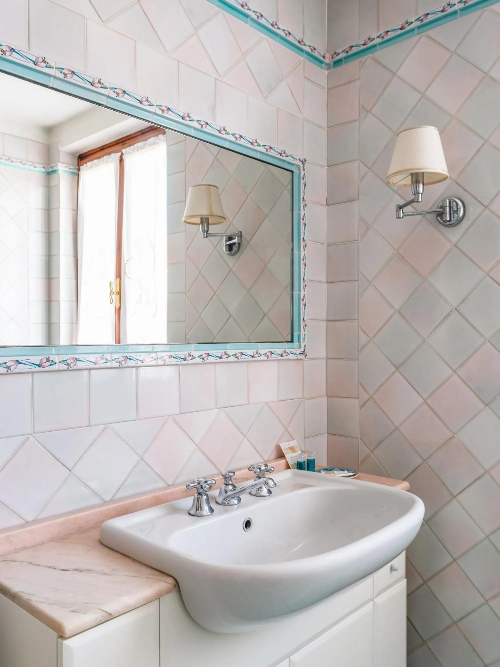 Shower in Hotel Sonia