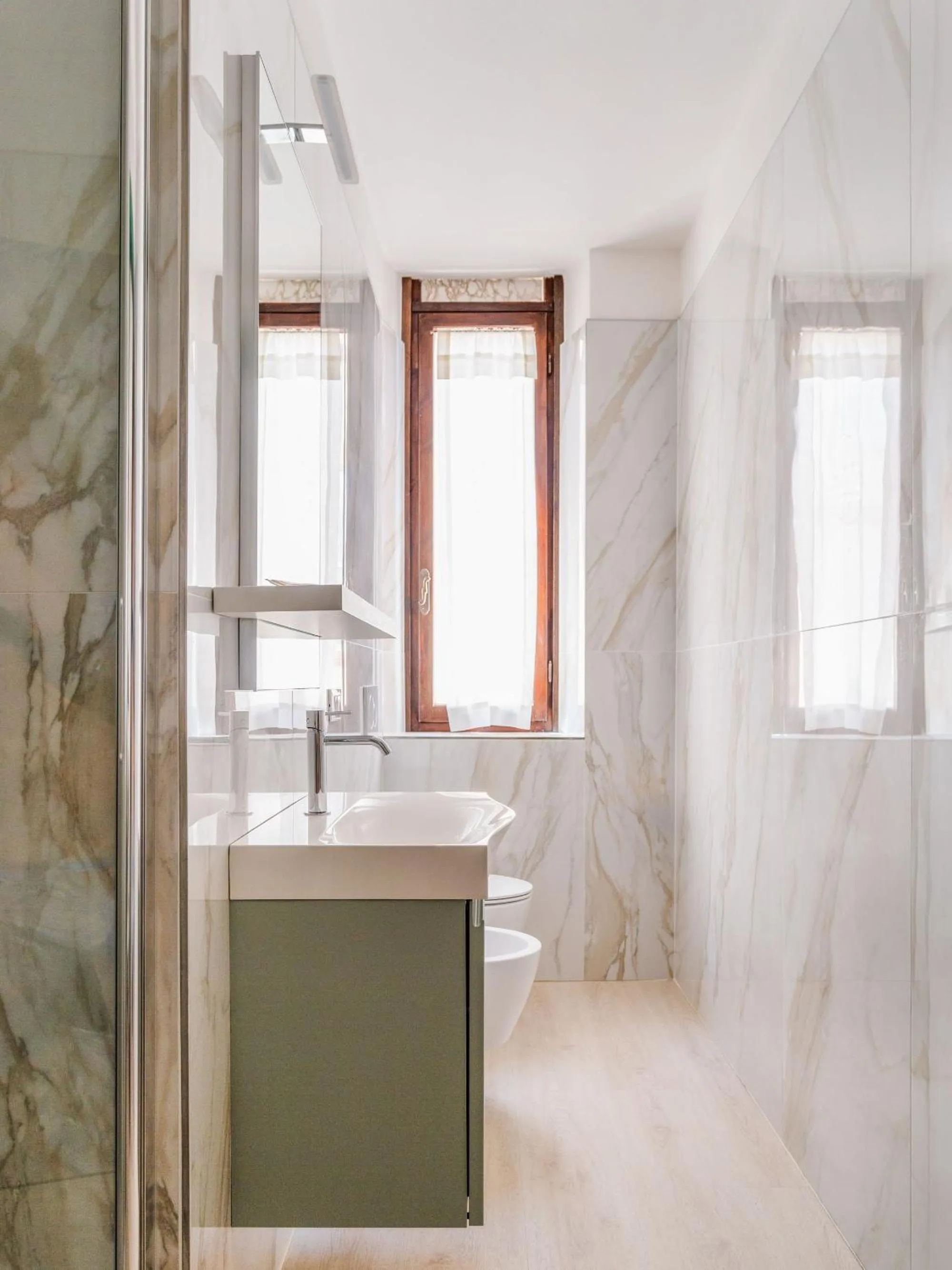 Shower in Hotel Sonia