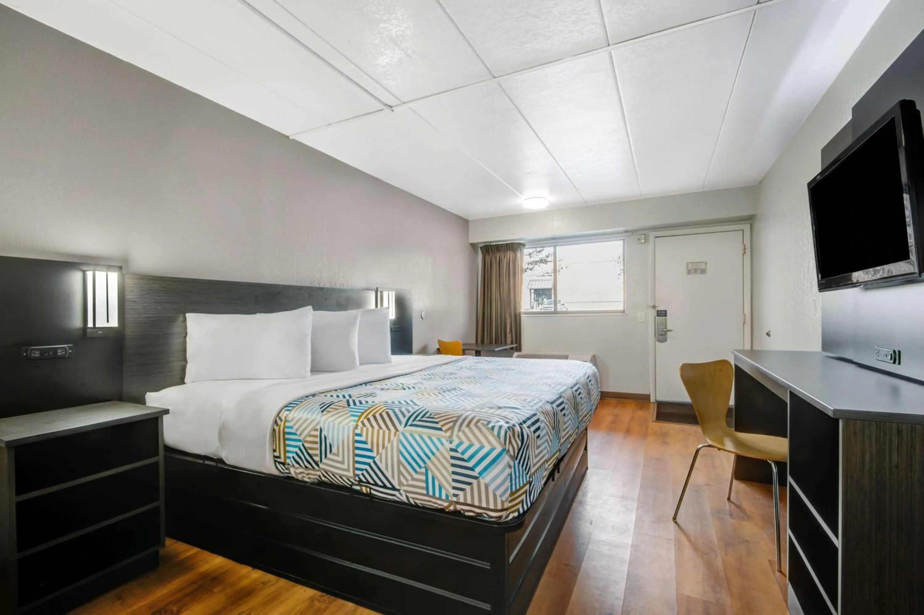 Bedroom, Bed in Motel 6-York, PA