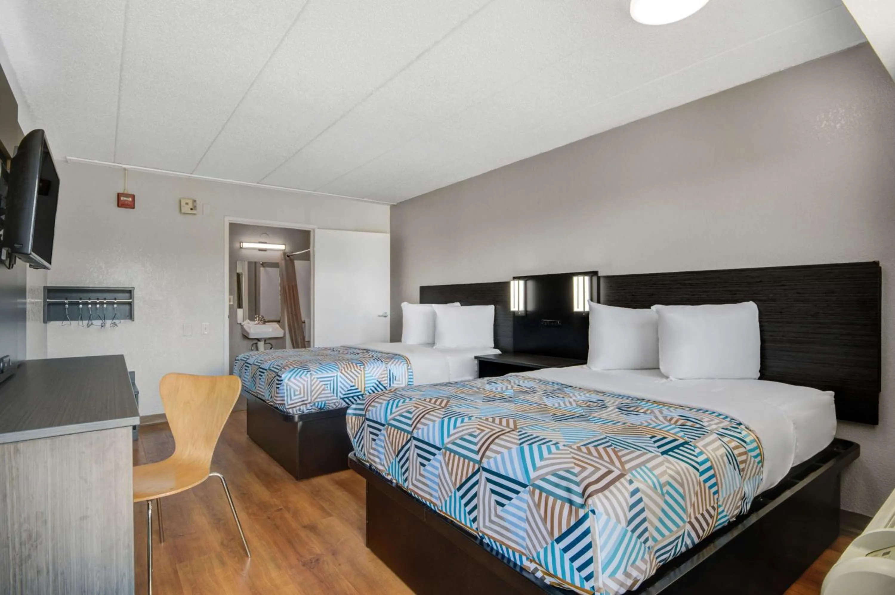 Bedroom, Bed in Motel 6-York, PA