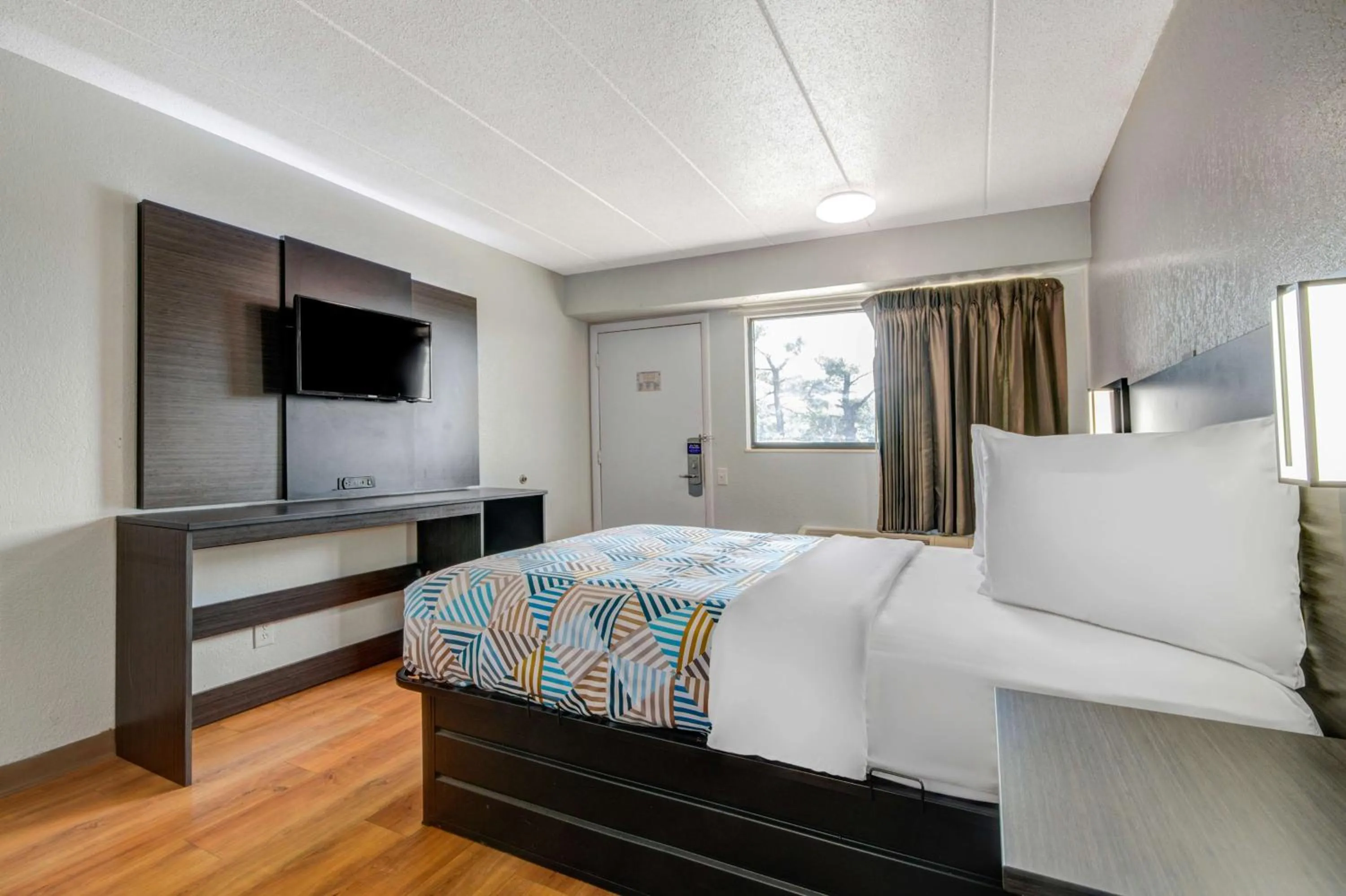 Bedroom, Bed in Motel 6-York, PA