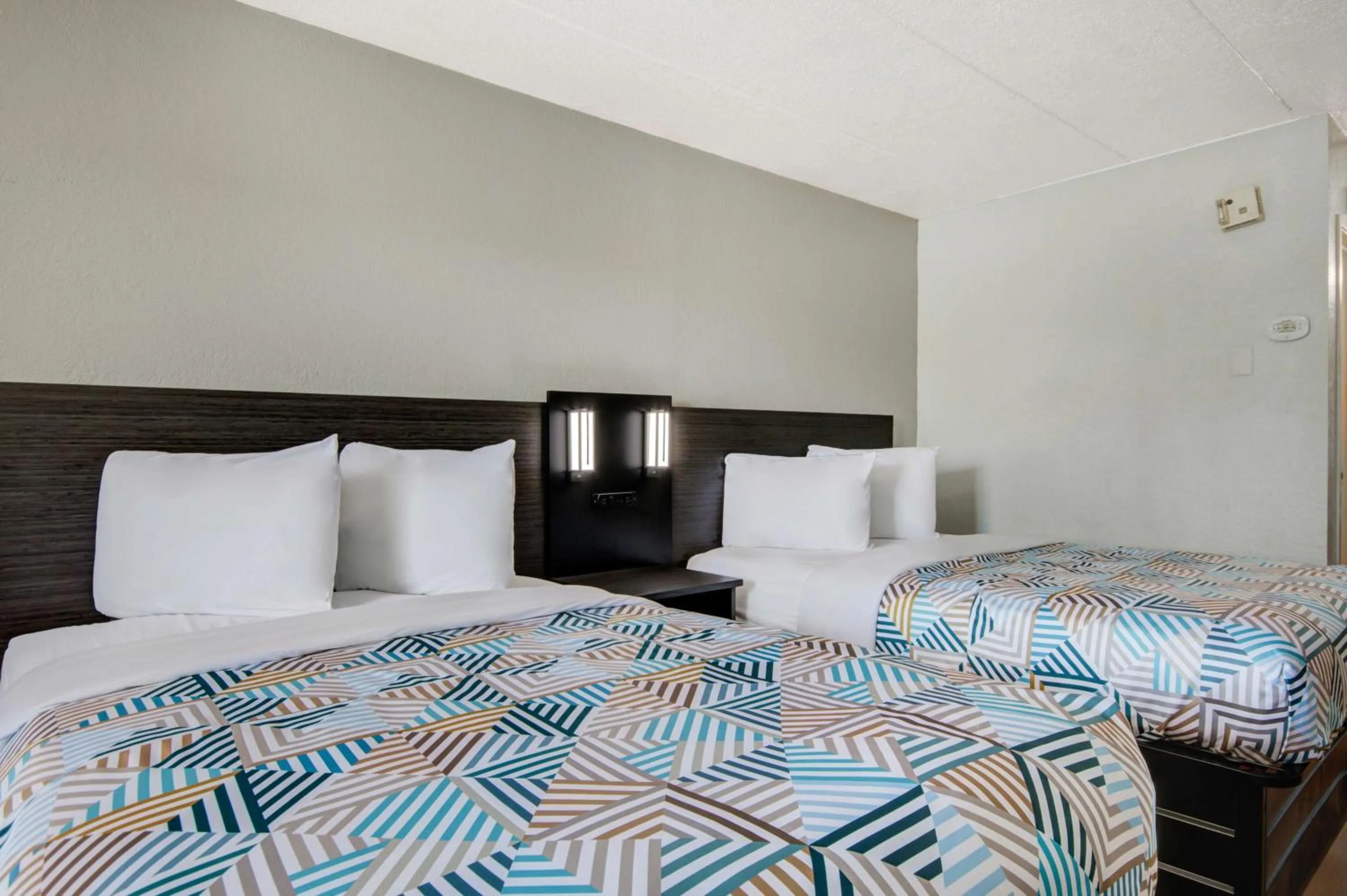 Bedroom, Bed in Motel 6-York, PA