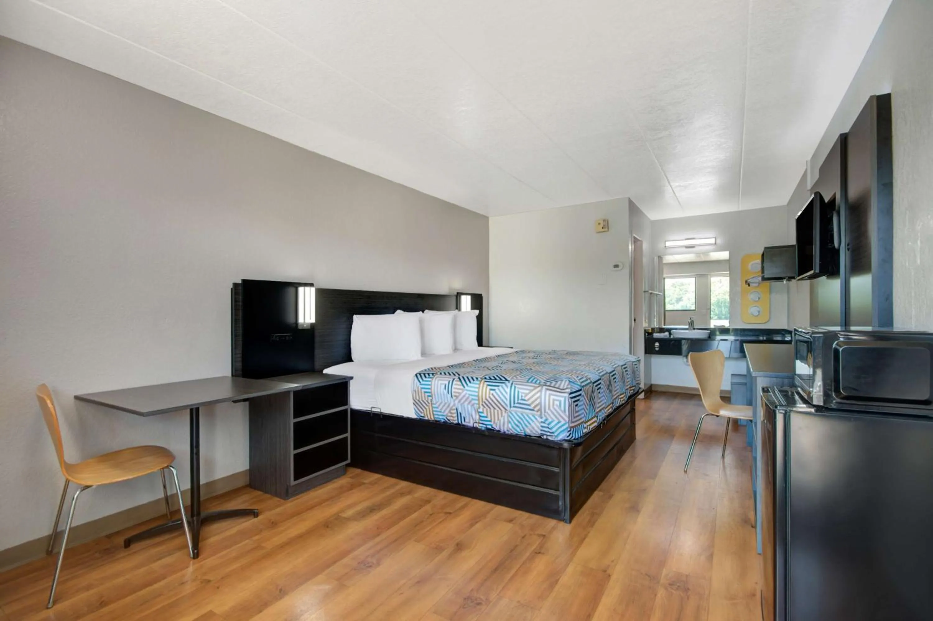 Other, Bed in Motel 6-York, PA