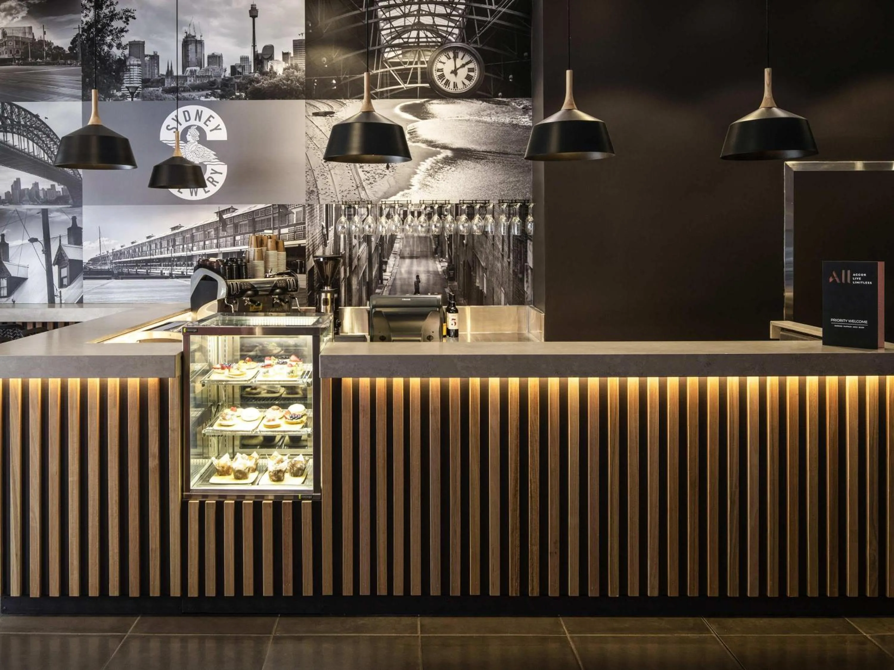 Lounge or bar in ibis Sydney World Square