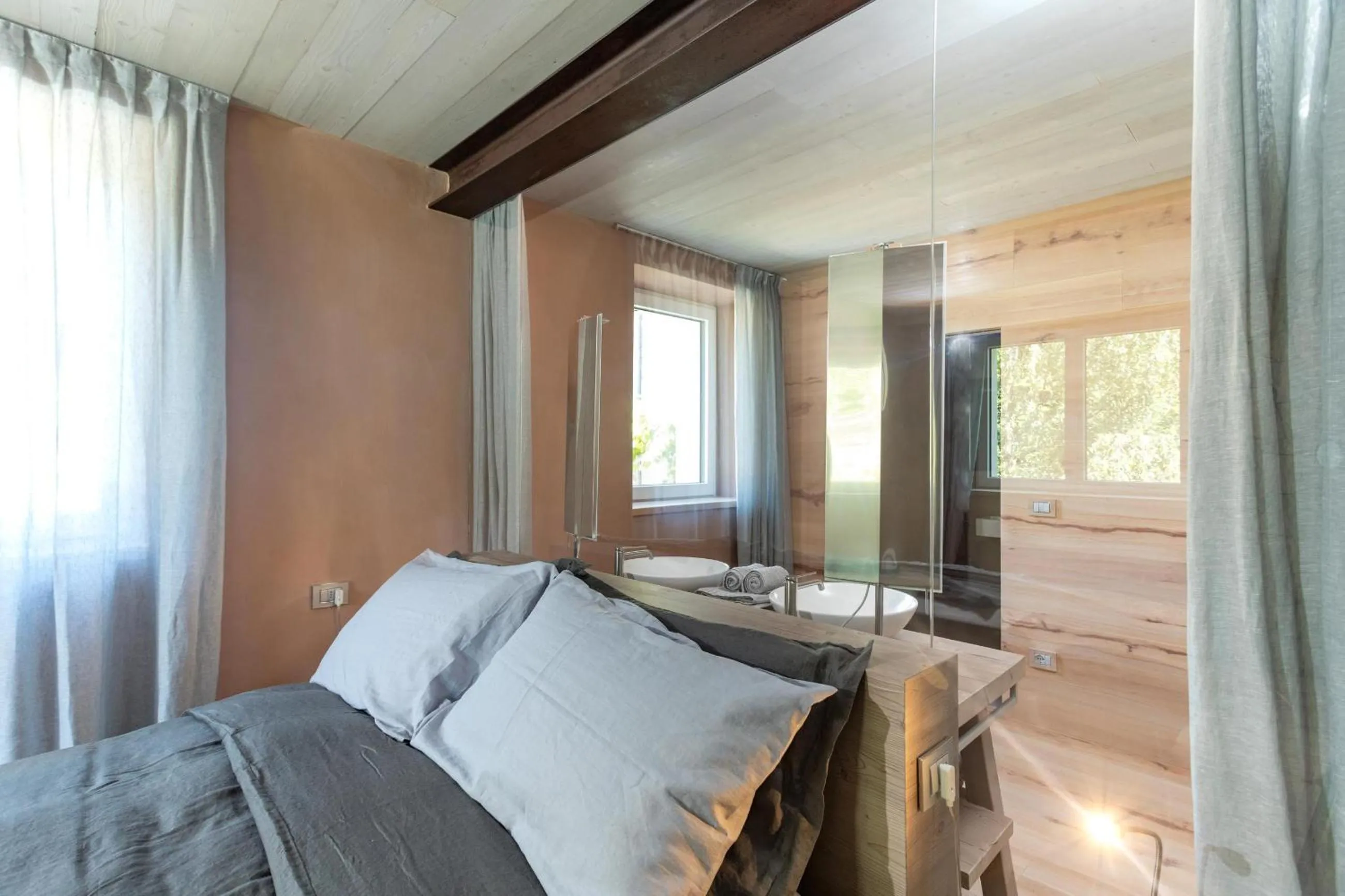 Bed in Tulipa Natural Home