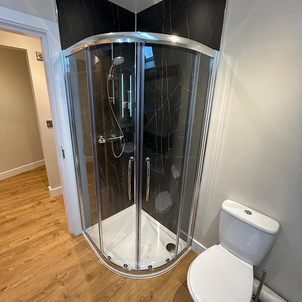 Shower in Grapes Hotel, Bar & Restaurant Snowdonia Nr Zip World