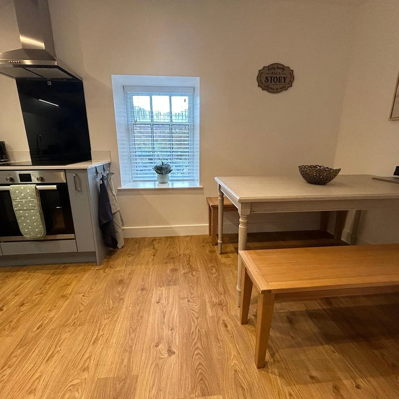 Kitchen or kitchenette in Grapes Hotel, Bar & Restaurant Snowdonia Nr Zip World