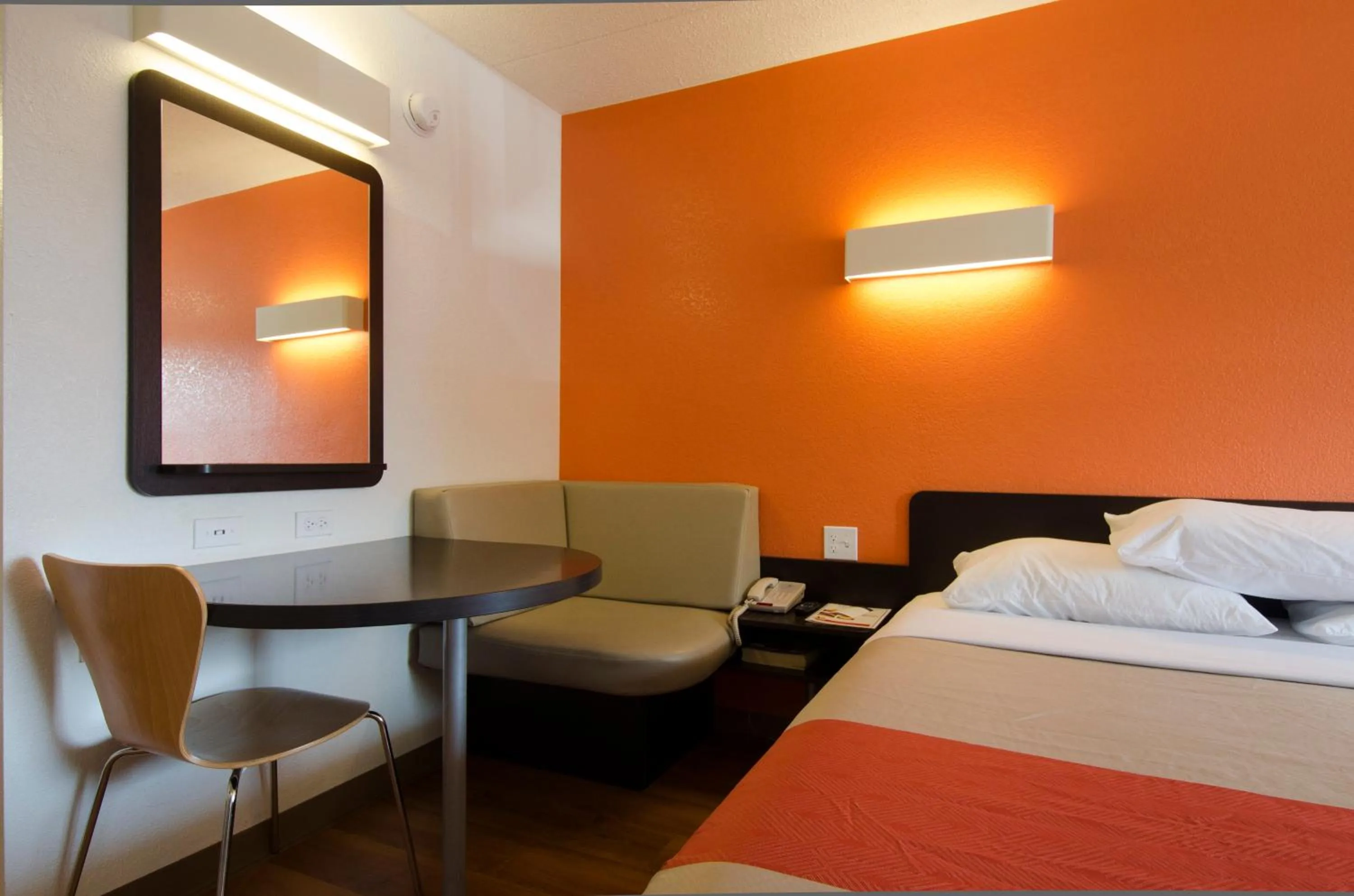 Bed in Motel 6-Gaithersburg, DC - Washington