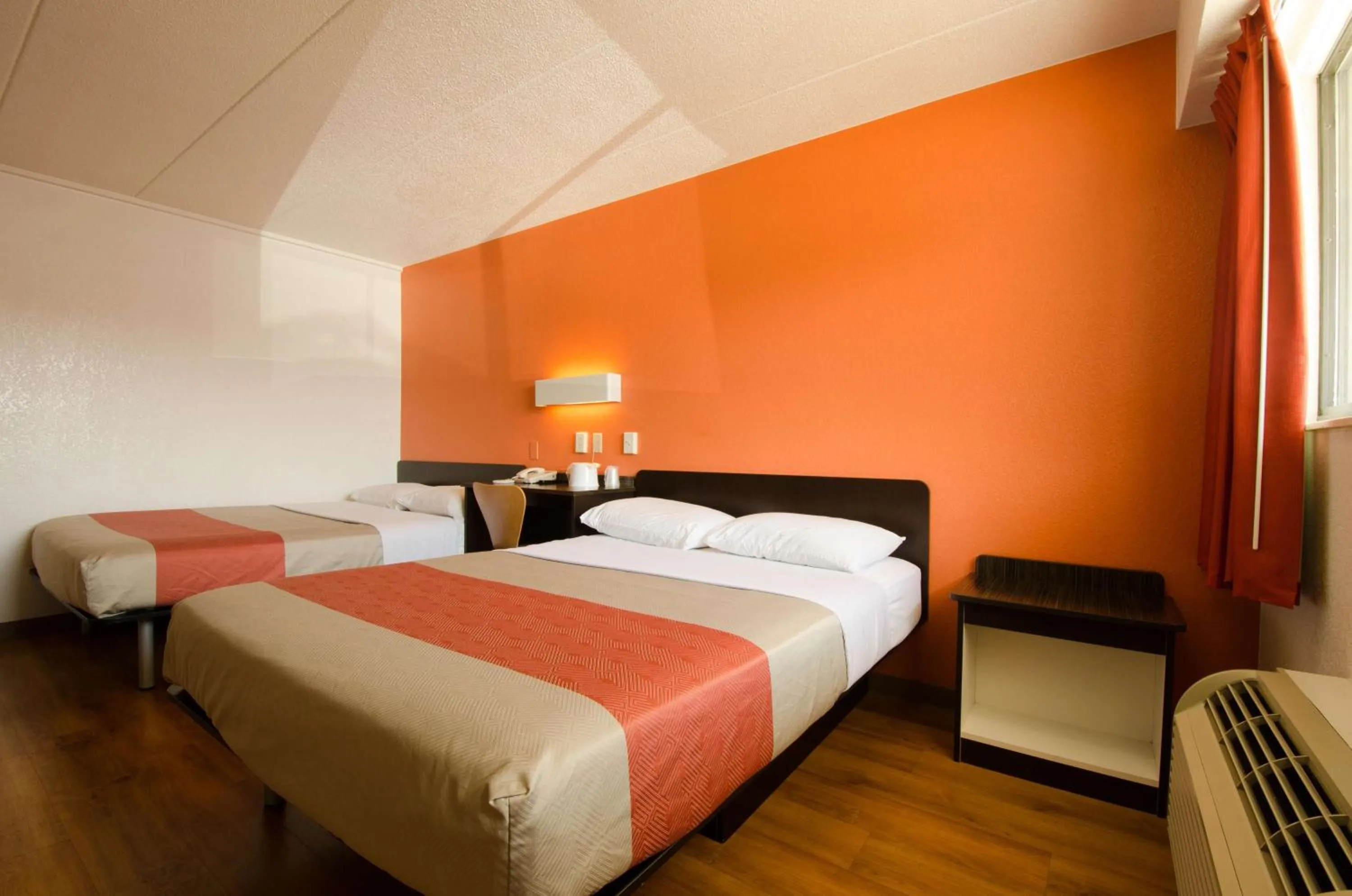 TV and multimedia, Bed in Motel 6-Gaithersburg, DC - Washington