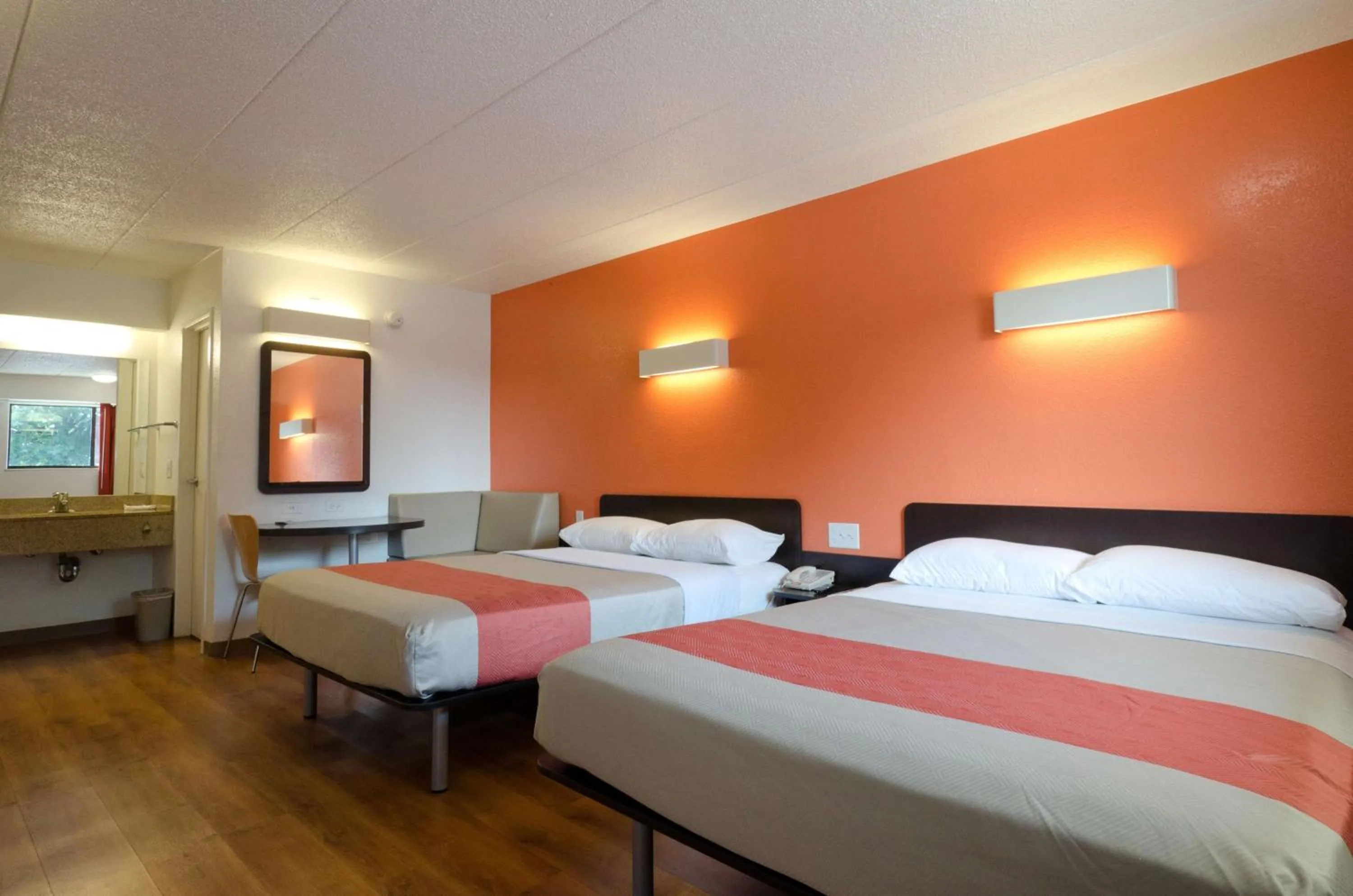 TV and multimedia, Bed in Motel 6-Gaithersburg, DC - Washington