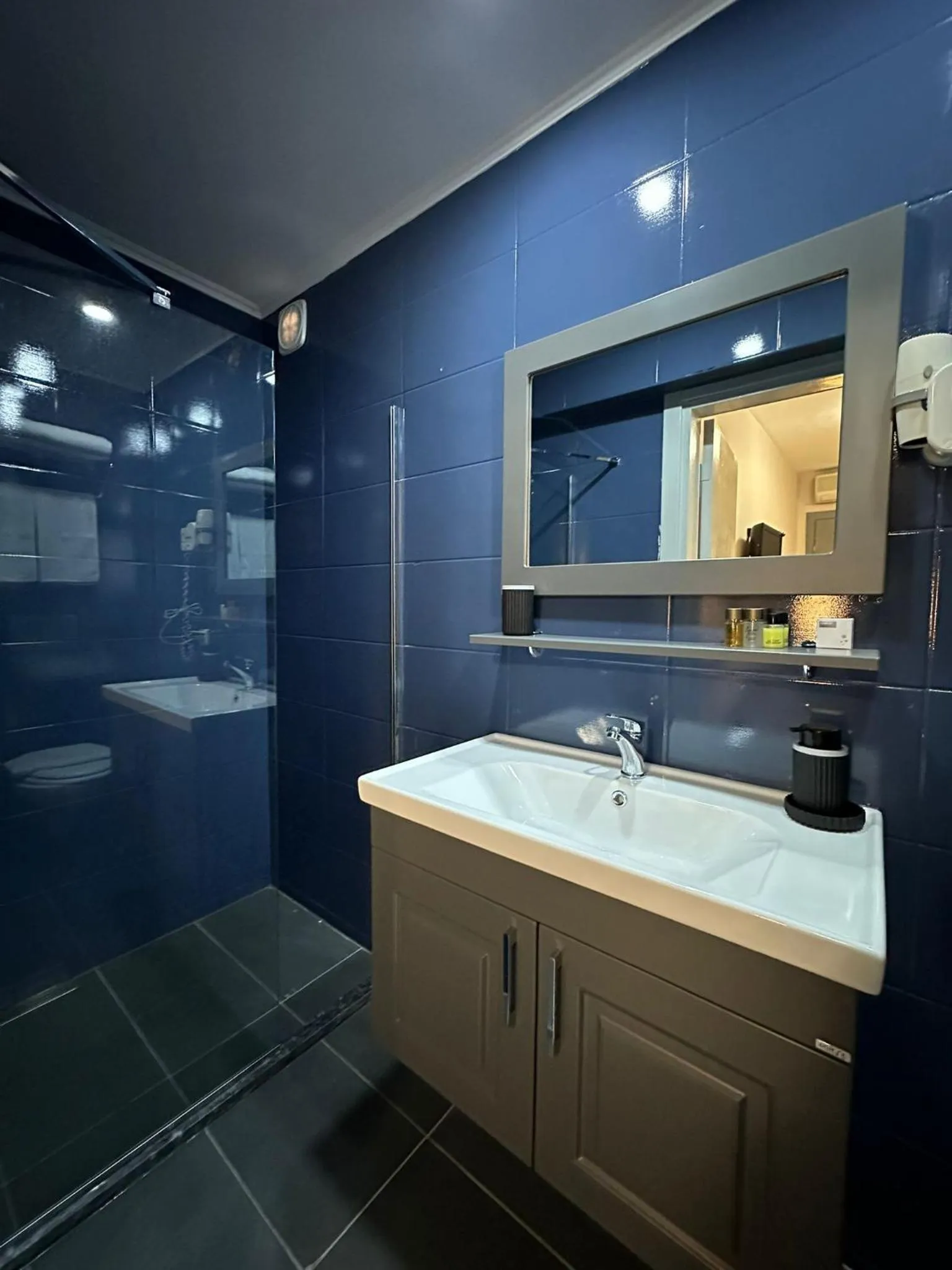 Shower, Bathroom in 7 Art Feslegen Hotel By Egeos