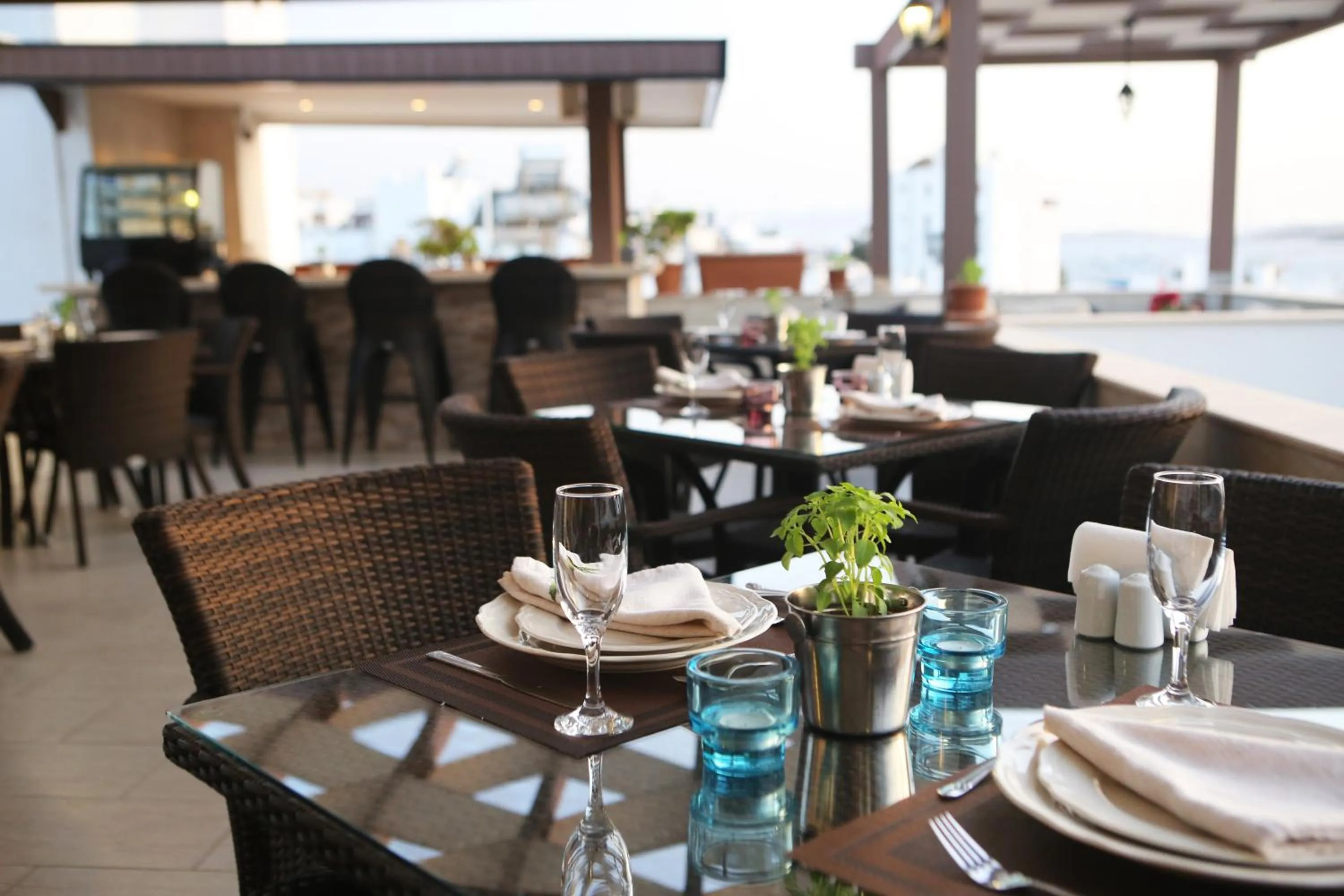 Restaurant/Places to Eat in 7 Art Feslegen Hotel By Egeos