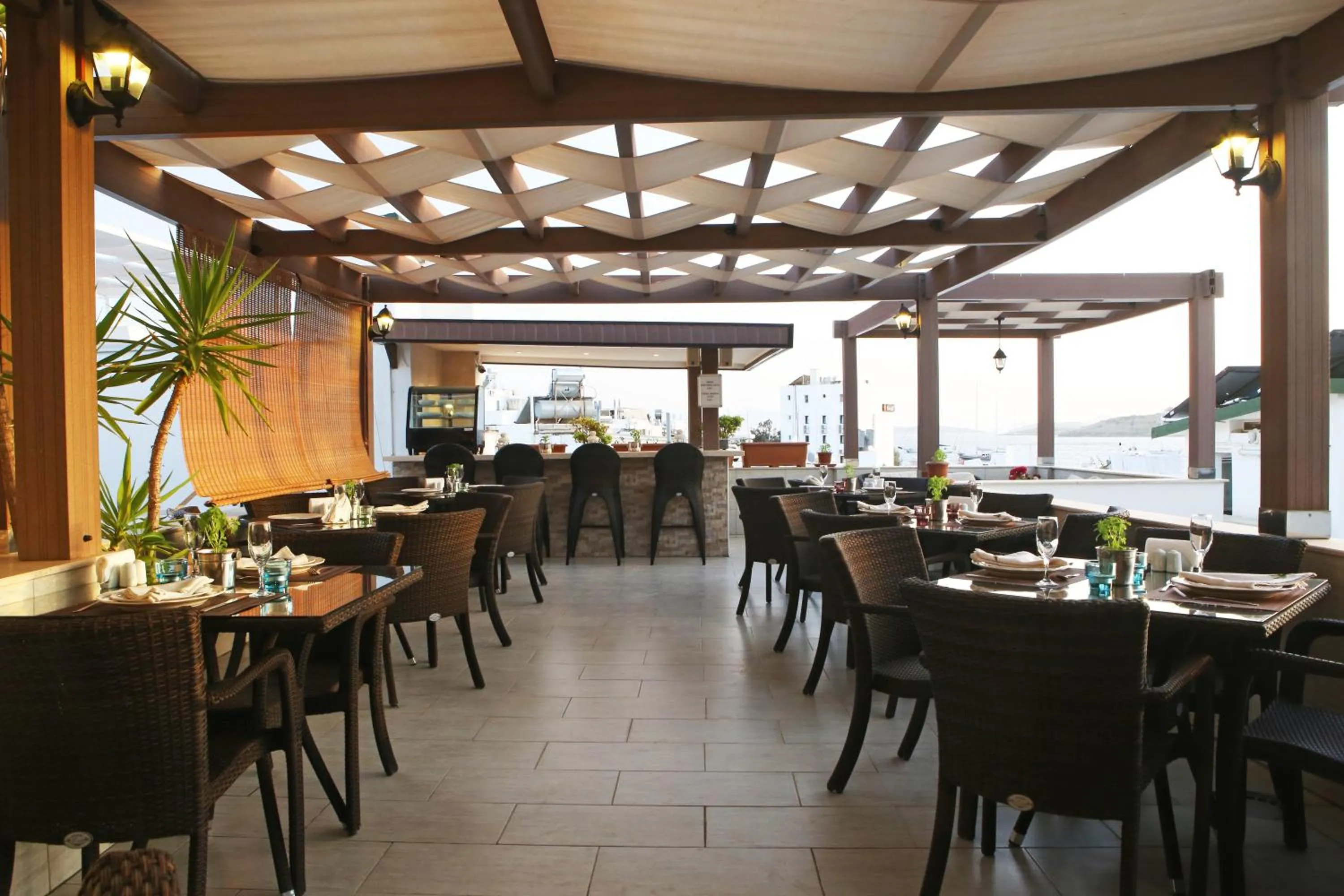 Restaurant/Places to Eat in 7 Art Feslegen Hotel By Egeos