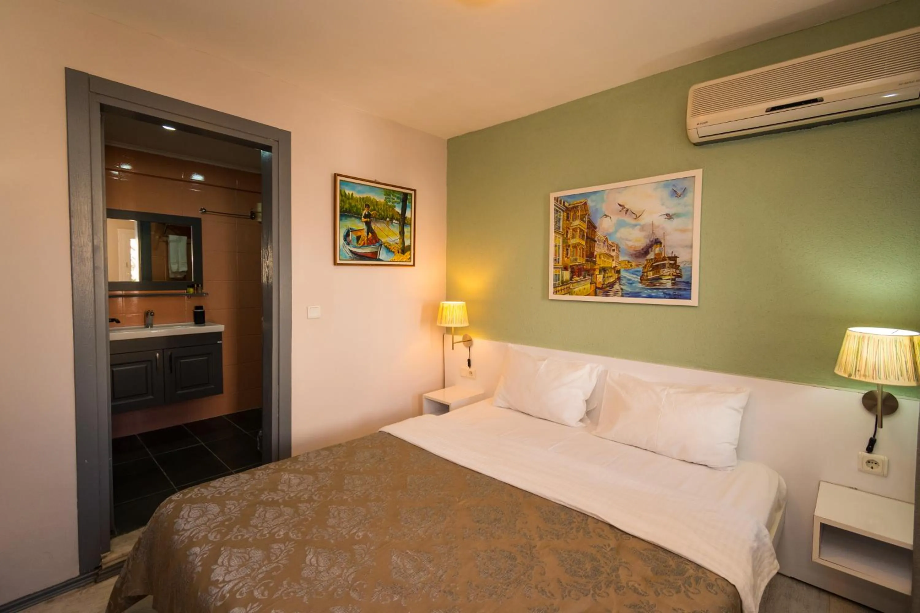 Photo of the whole room in 7 Art Feslegen Hotel By Egeos