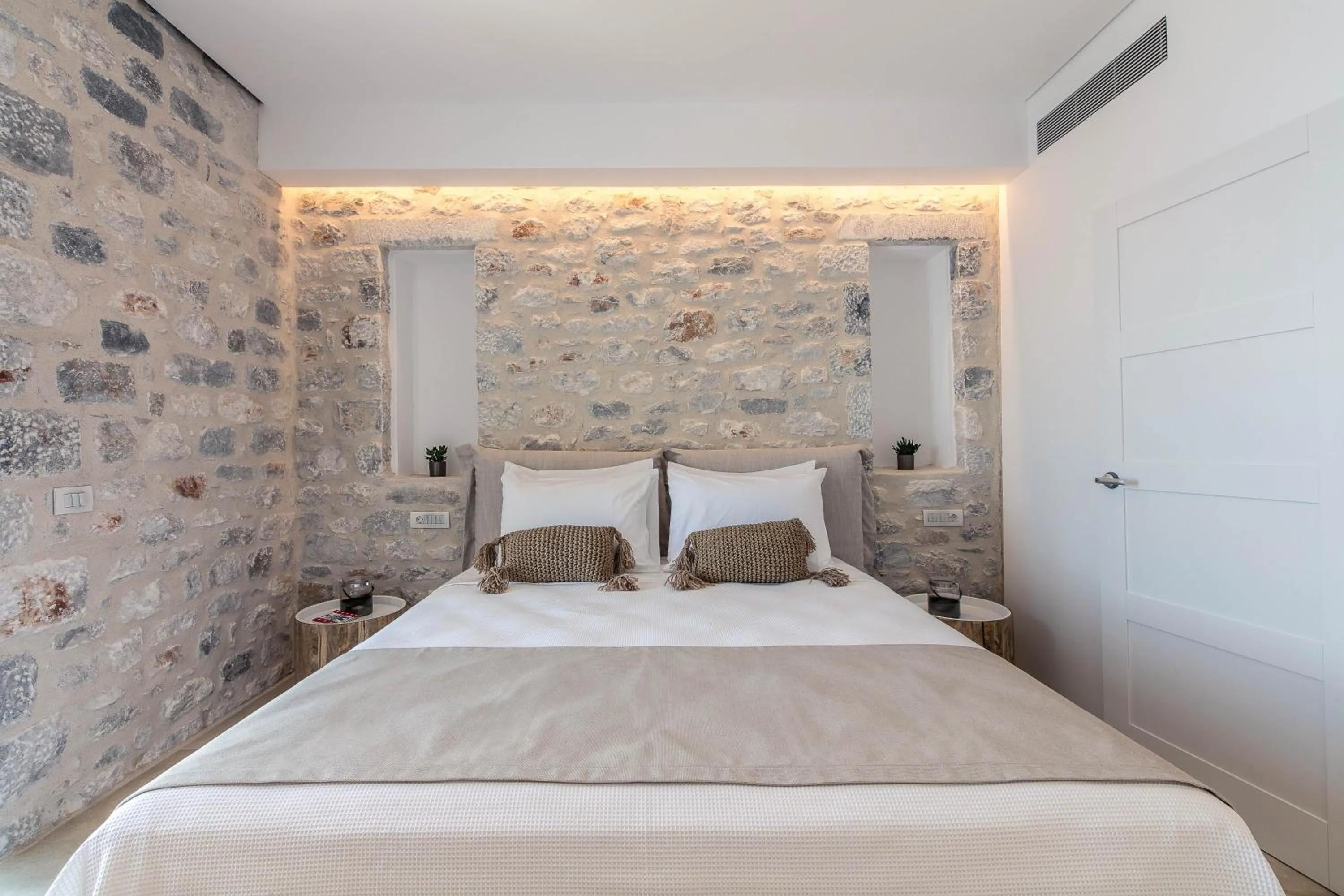 Photo of the whole room, Bed in Ariá Estate Suites & Spa