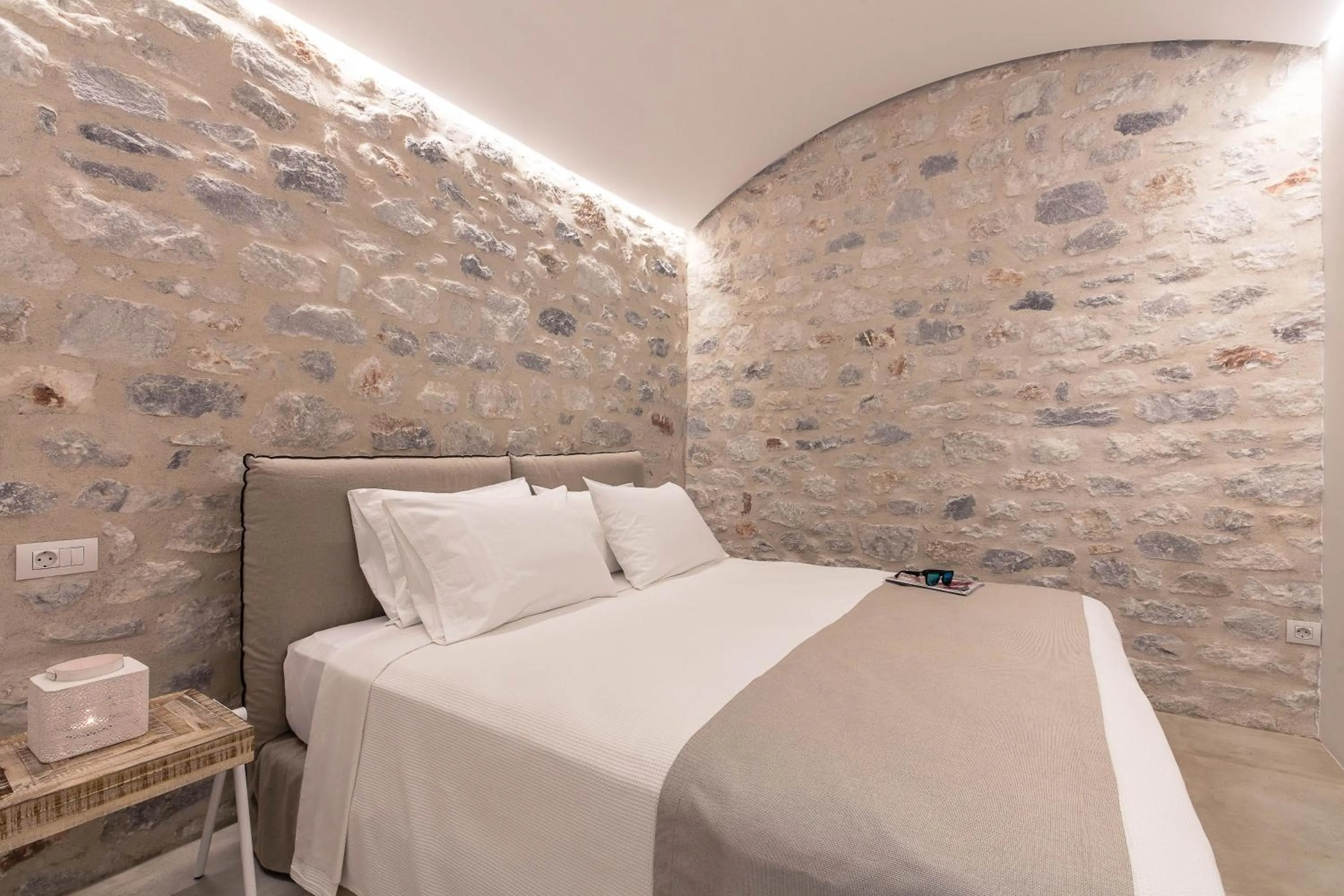 Photo of the whole room, Bed in Ariá Estate Suites & Spa