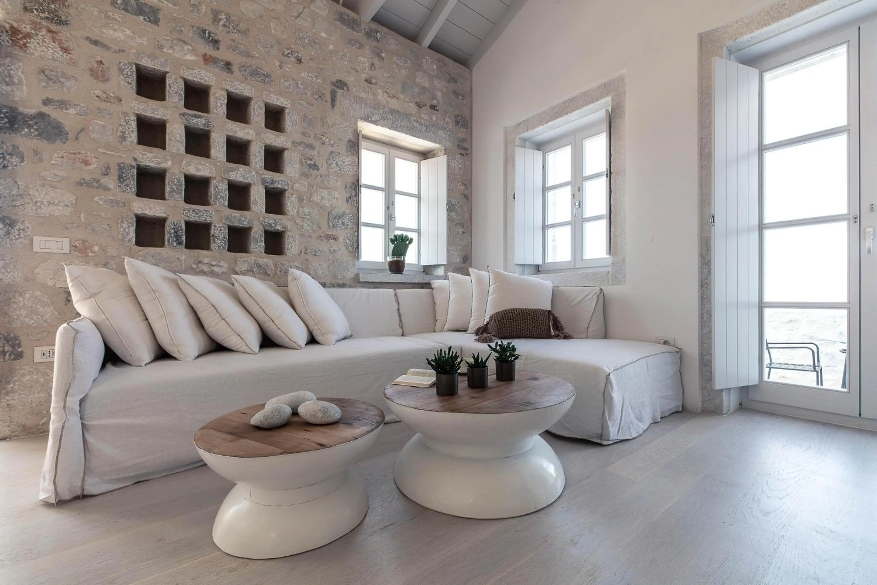 Seating area, Bed in Ariá Estate Suites & Spa